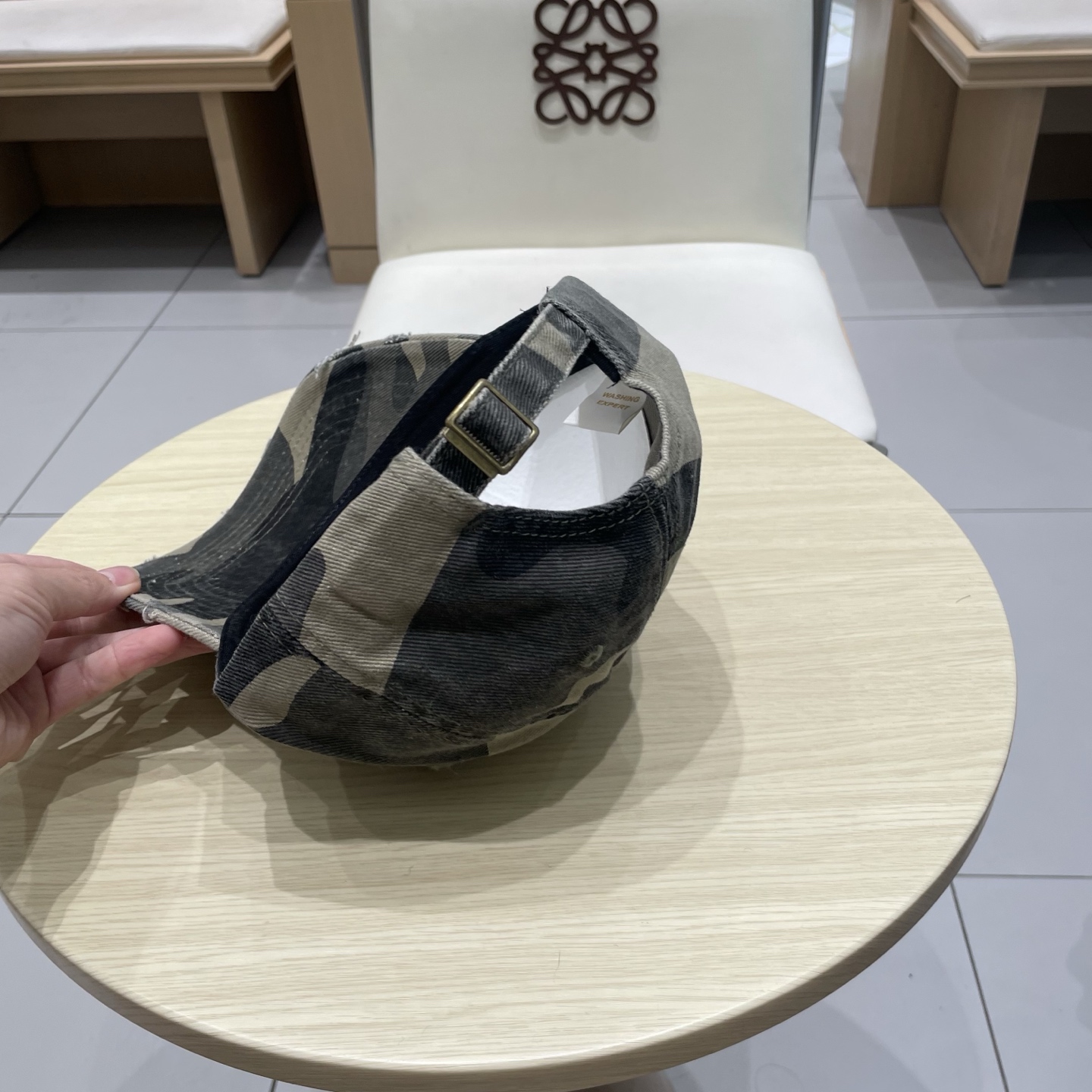  🧢路易威登棒球帽 LouisVuitton😍新款LV棒球帽，重工打造♥️高端大气，百搭款🤗男女通用！跑