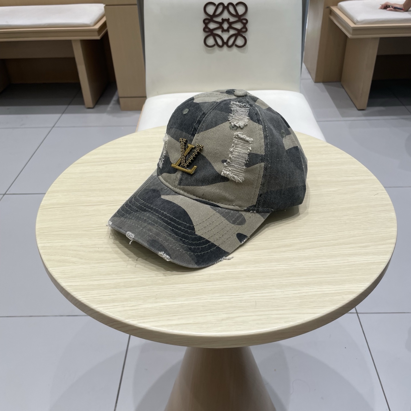  🧢路易威登棒球帽 LouisVuitton😍新款LV棒球帽，重工打造♥️高端大气，百搭款🤗男女通用！跑