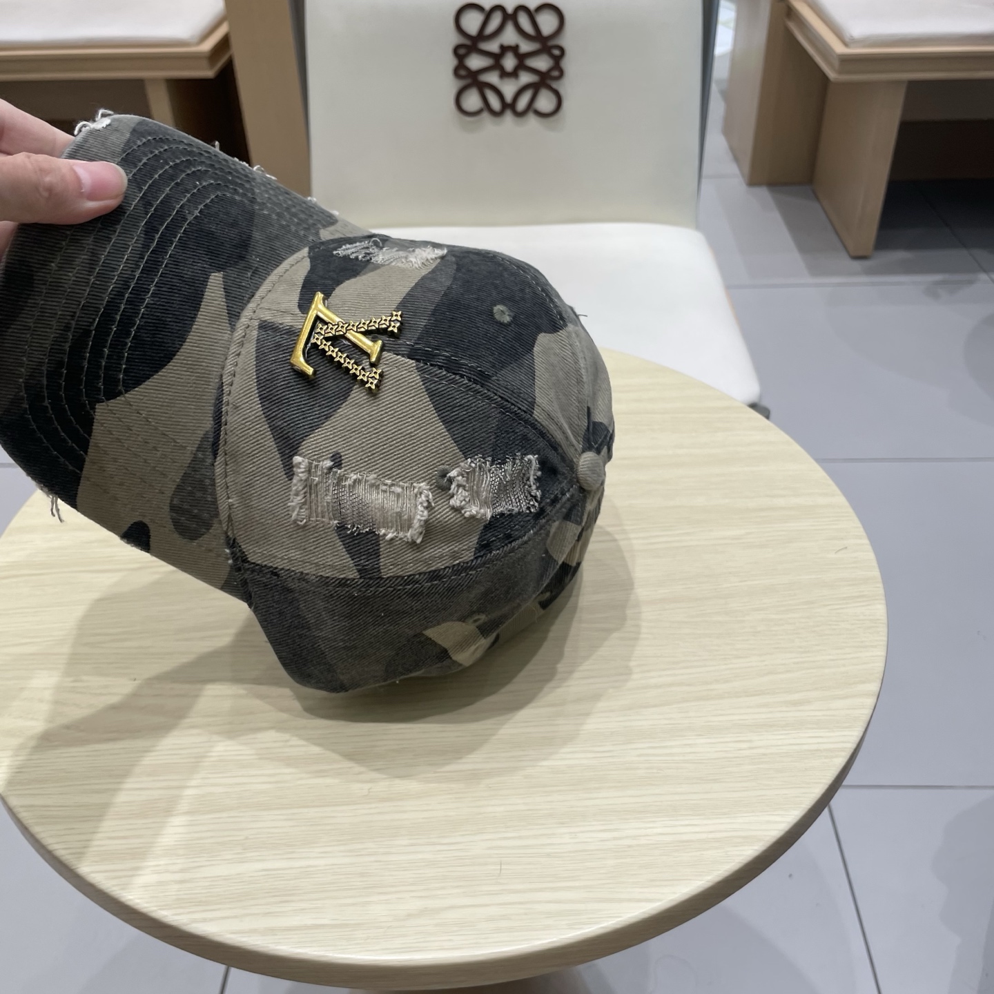 🧢路易威登棒球帽 LouisVuitton😍新款LV棒球帽，重工打造♥️高端大气，百搭款🤗男女通用！跑
