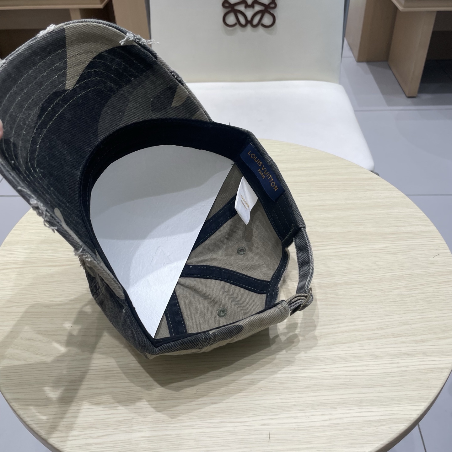  🧢路易威登棒球帽 LouisVuitton😍新款LV棒球帽，重工打造♥️高端大气，百搭款🤗男女通用！跑