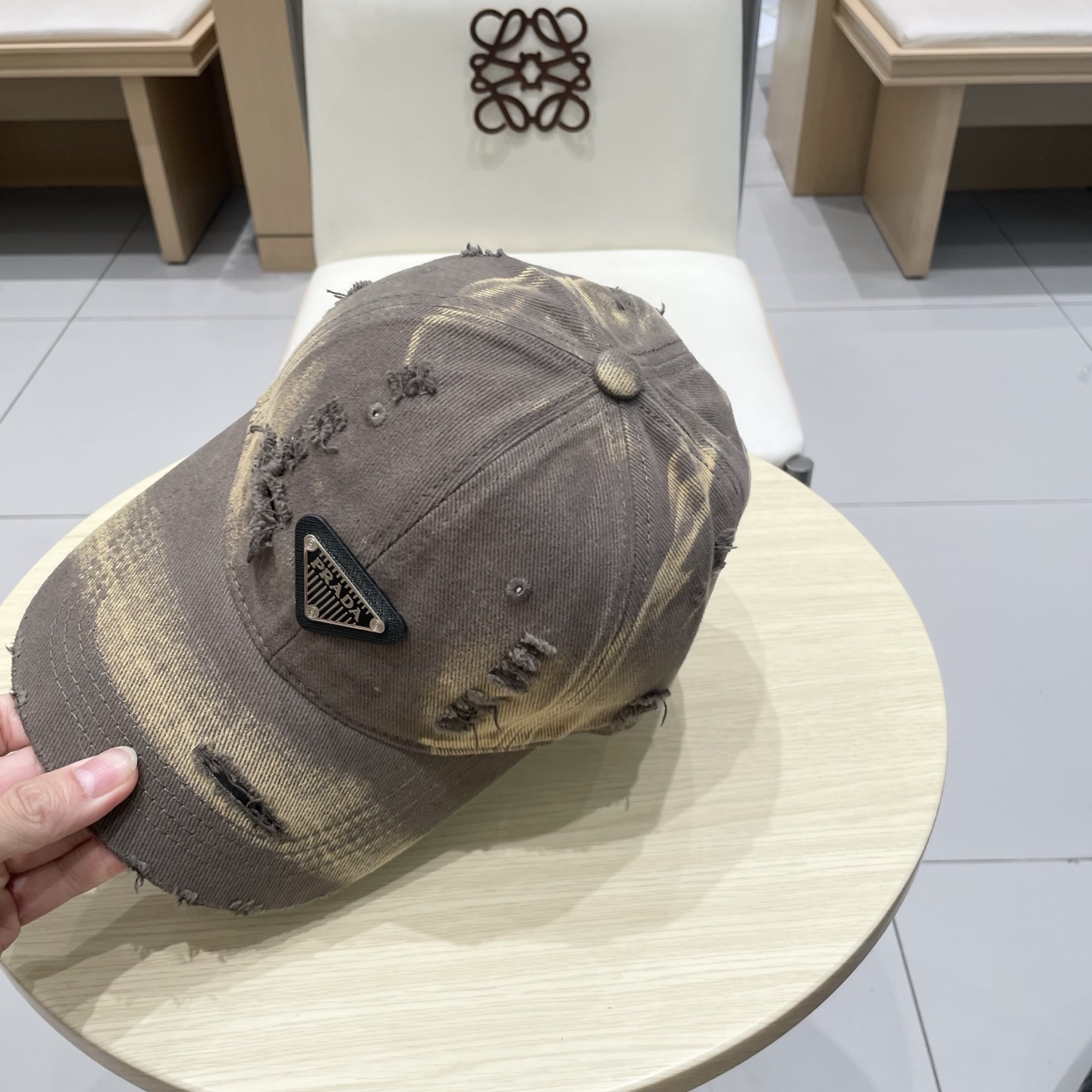  普拉达 Prada🆕春款新款个性棒球帽，高品质透气性巨佳，四季佩戴款
高颜值时尚单品！
男女同款