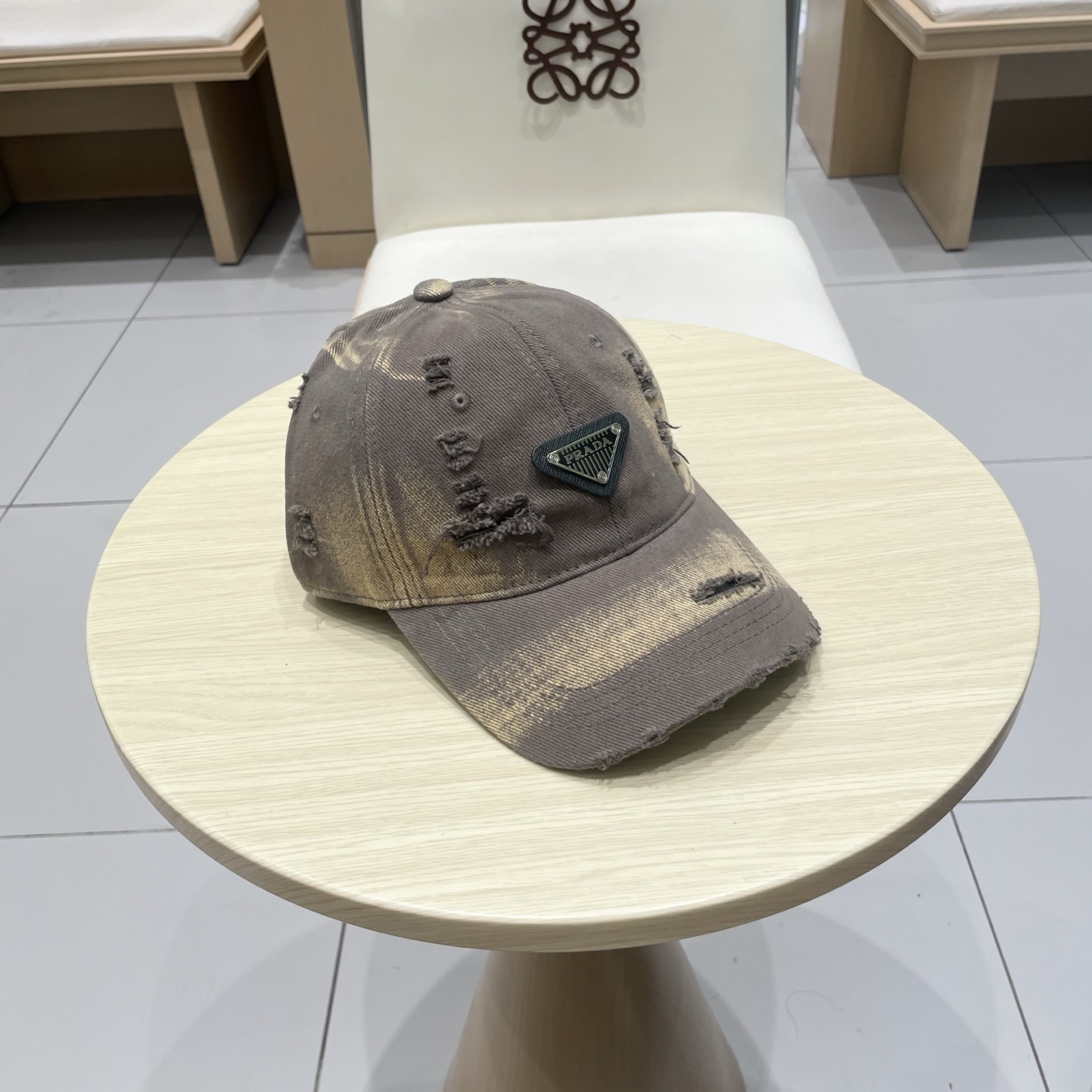  普拉达 Prada🆕春款新款个性棒球帽，高品质透气性巨佳，四季佩戴款
高颜值时尚单品！
男女同款