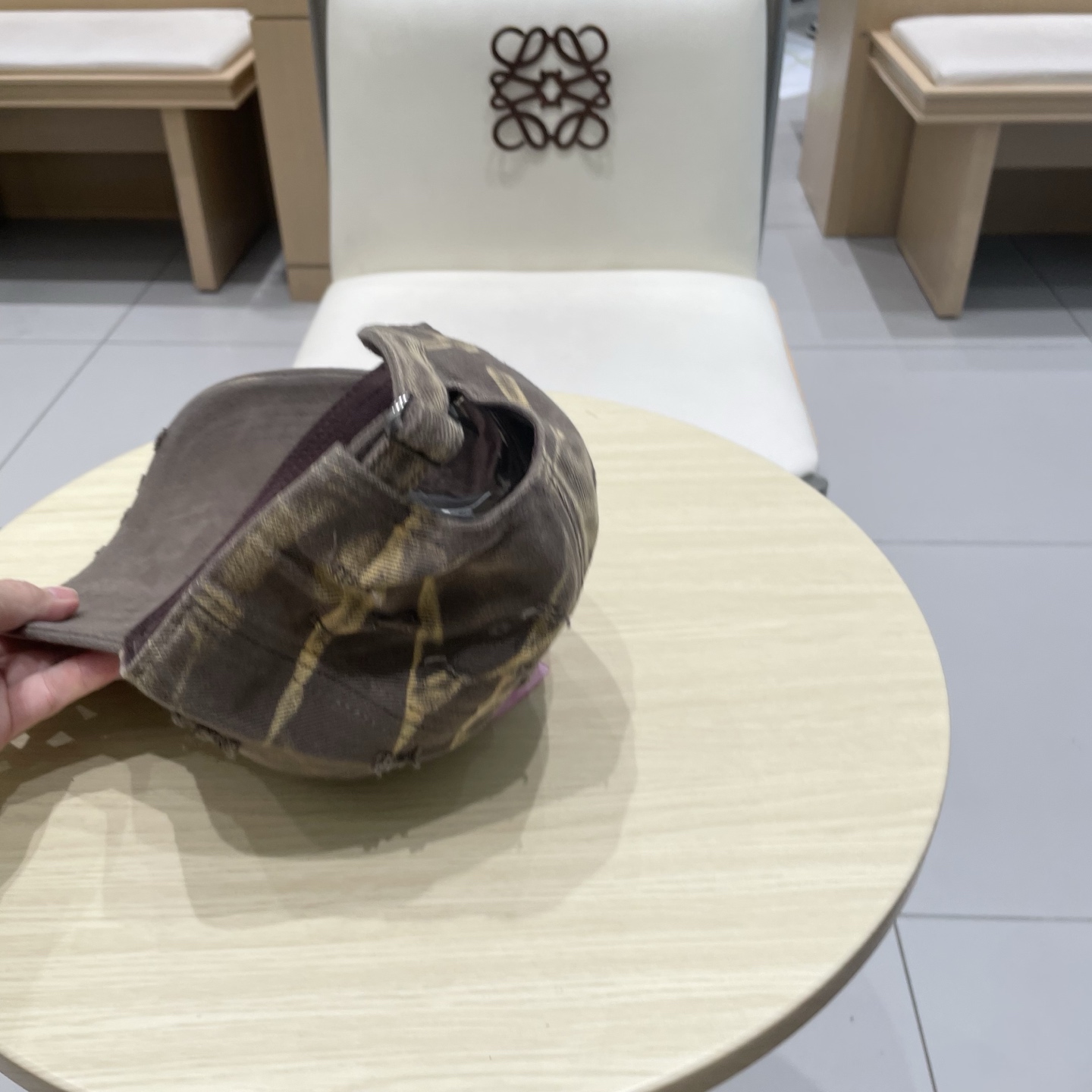  普拉达 Prada🆕春款新款个性棒球帽，高品质透气性巨佳，四季佩戴款
高颜值时尚单品！
男女同款