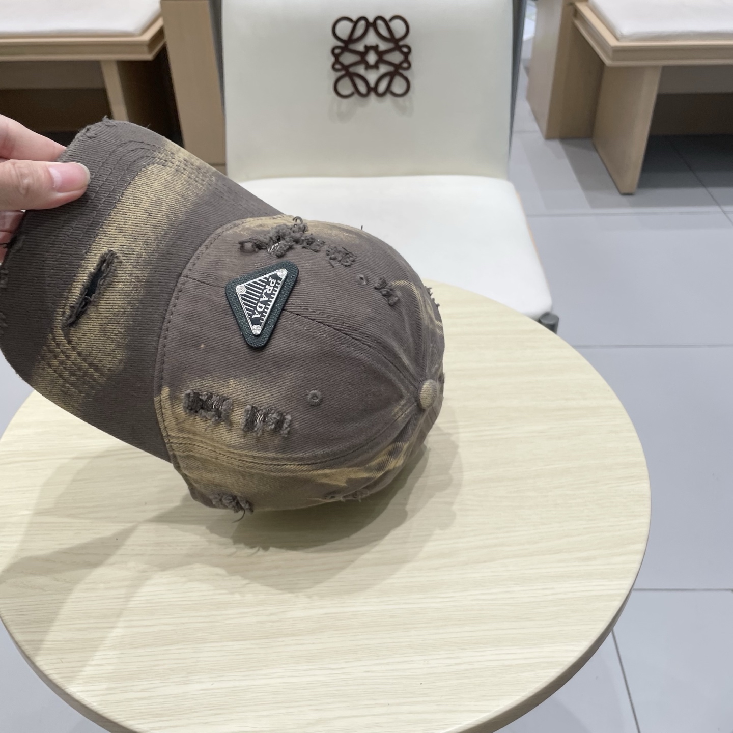  普拉达 Prada🆕春款新款个性棒球帽，高品质透气性巨佳，四季佩戴款
高颜值时尚单品！
男女同款