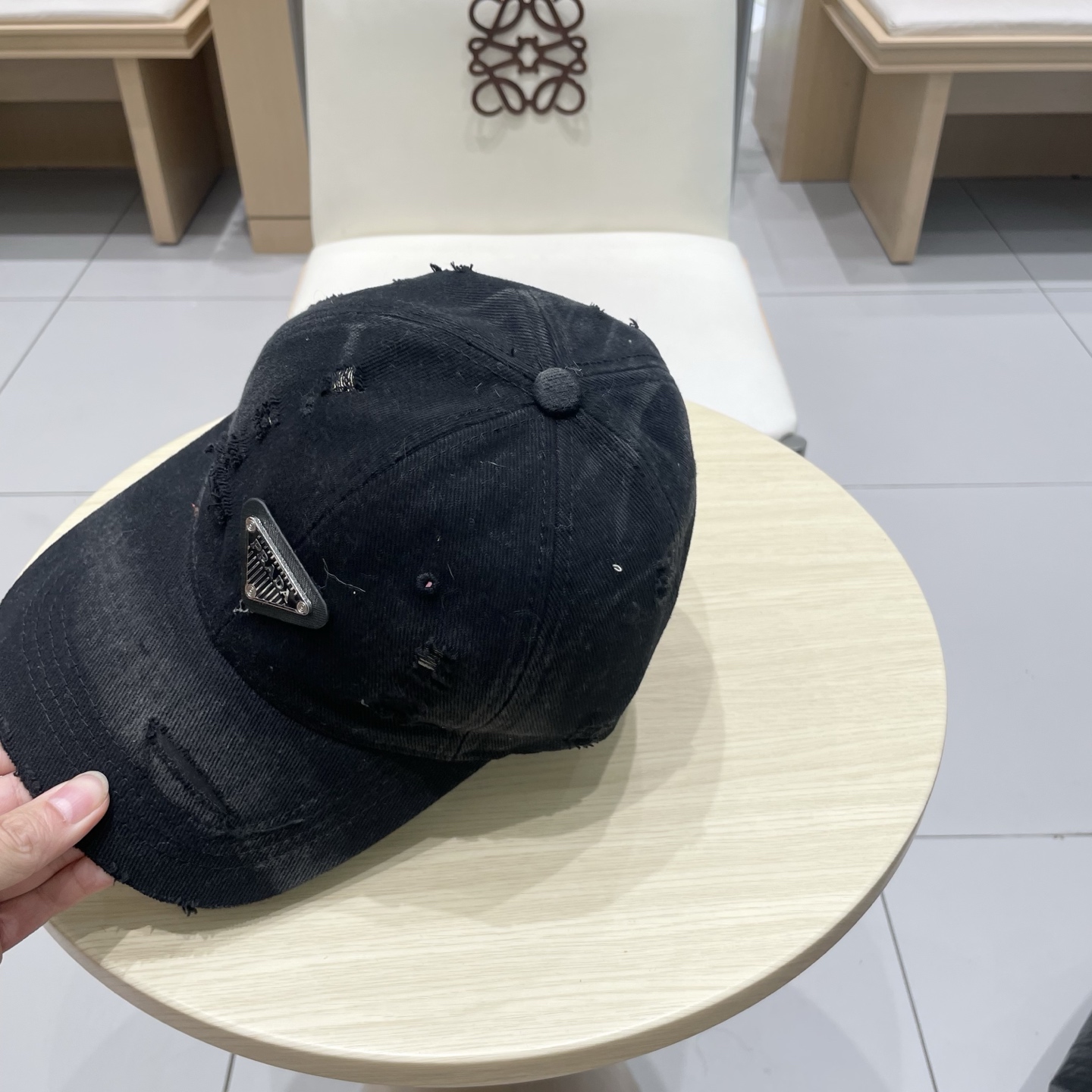  普拉达 Prada🆕春款新款个性棒球帽，高品质透气性巨佳，四季佩戴款
高颜值时尚单品！
男女同款