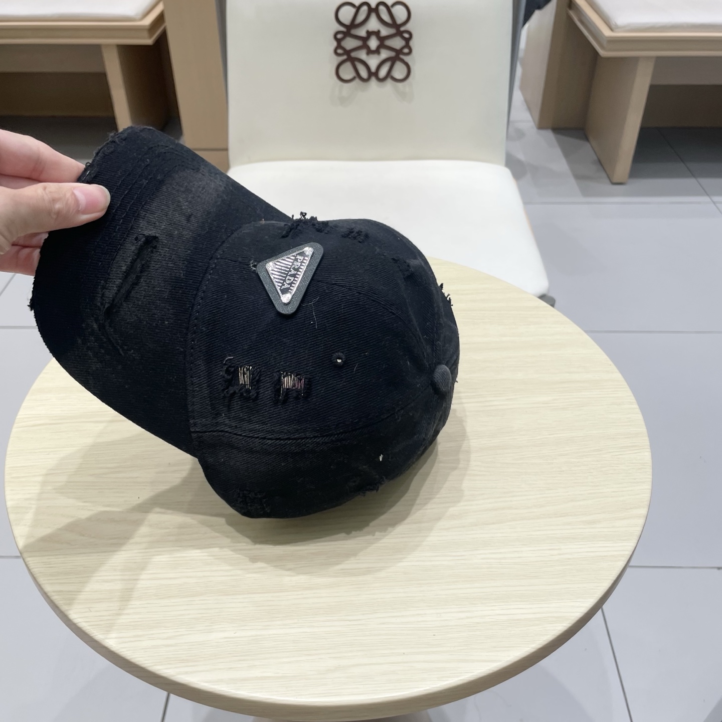  普拉达 Prada🆕春款新款个性棒球帽，高品质透气性巨佳，四季佩戴款
高颜值时尚单品！
男女同款