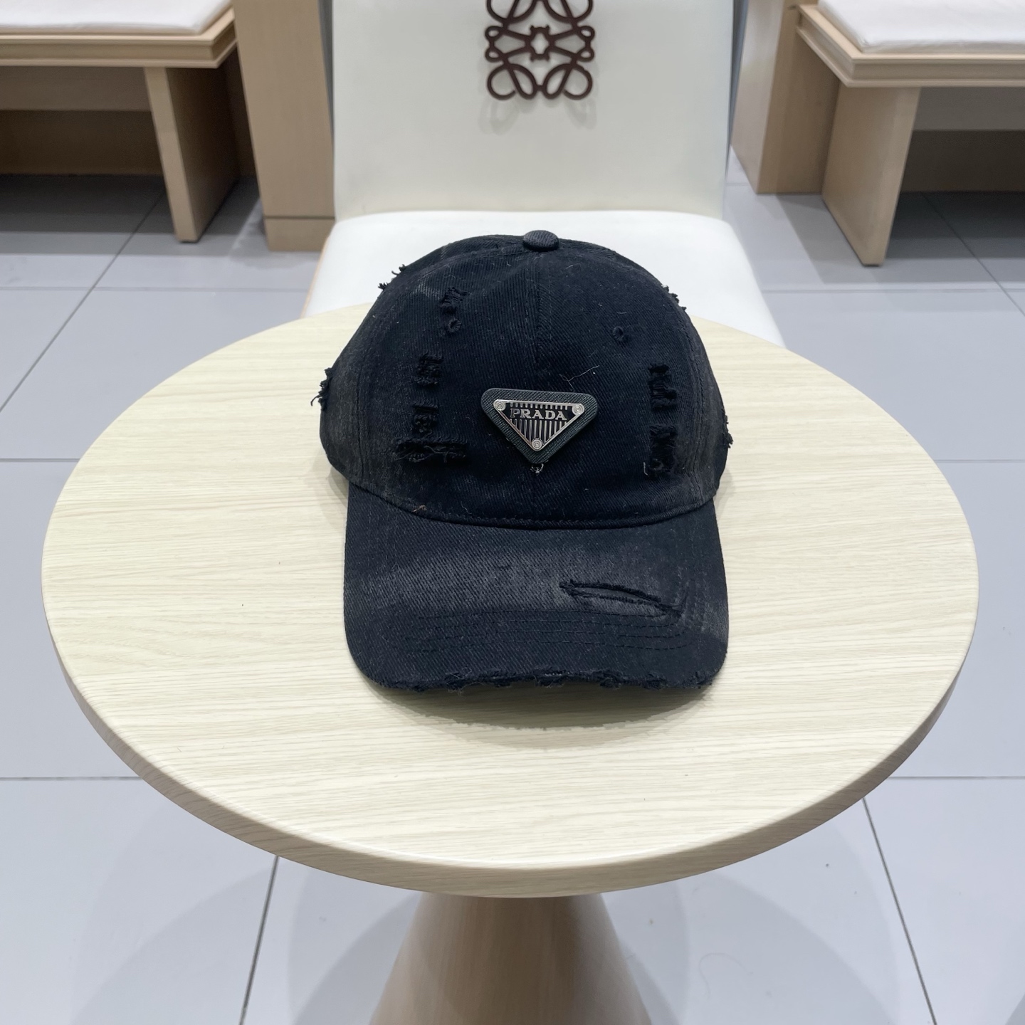  普拉达 Prada🆕春款新款个性棒球帽，高品质透气性巨佳，四季佩戴款
高颜值时尚单品！
男女同款