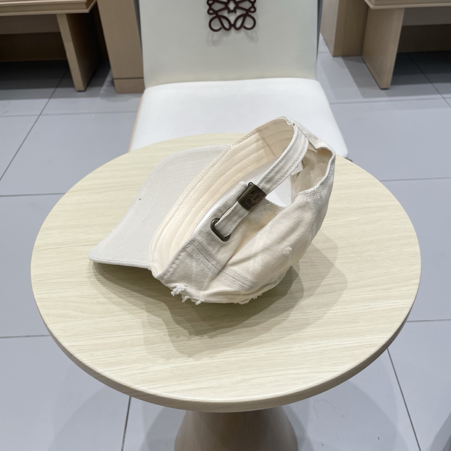  普拉达 Prada🆕春款新款个性棒球帽，高品质透气性巨佳，四季佩戴款
高颜值时尚单品！
男女同款