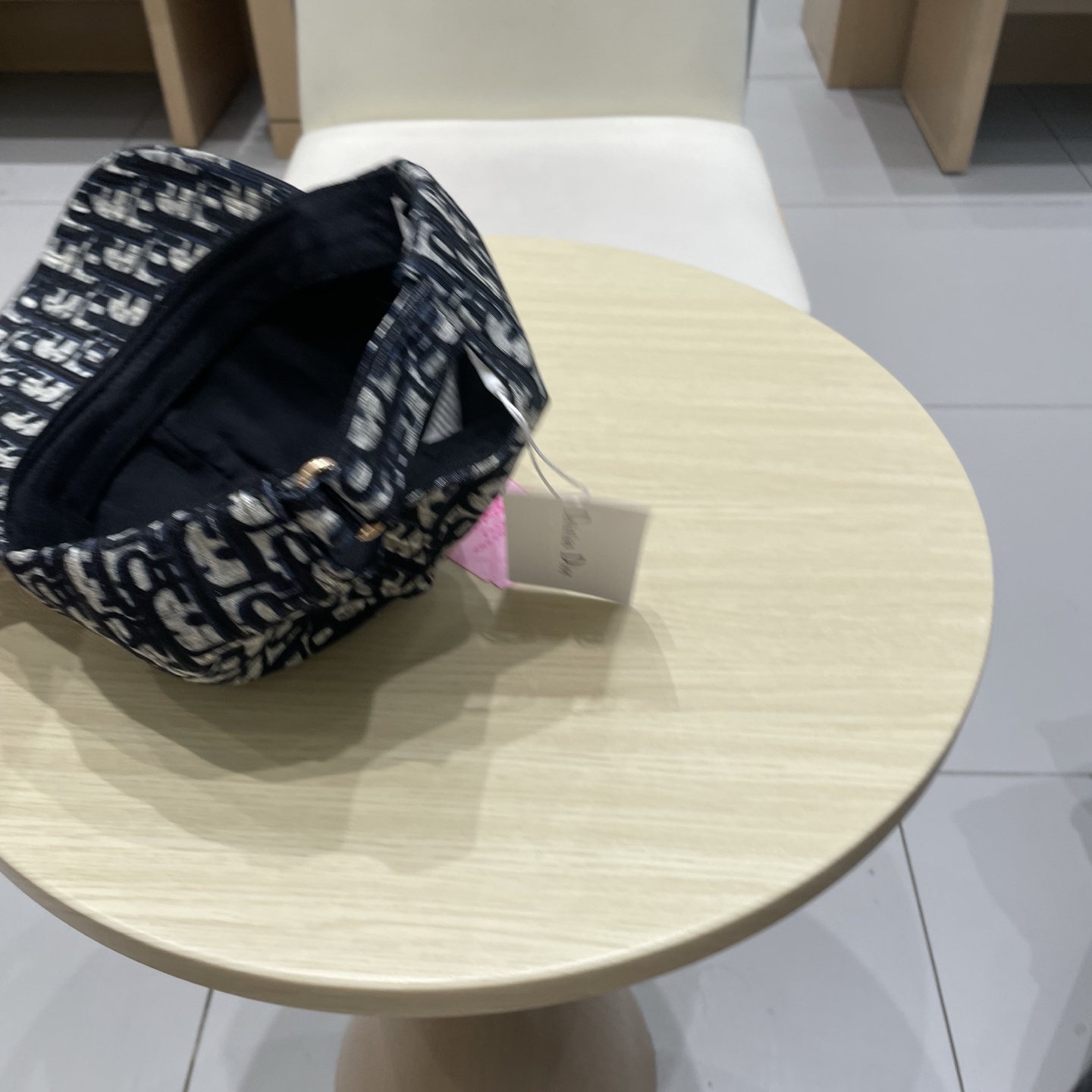  迪奥👒专柜新款棒球帽，简单大方 男女通用遮阳帽
