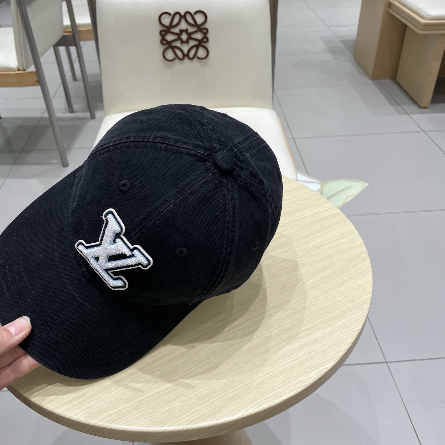 路易威登棒球帽LouisVuitton👒😍新款LV棒球帽，重工打造♥完美刺绣，高端大气，百搭款🤗男女通用