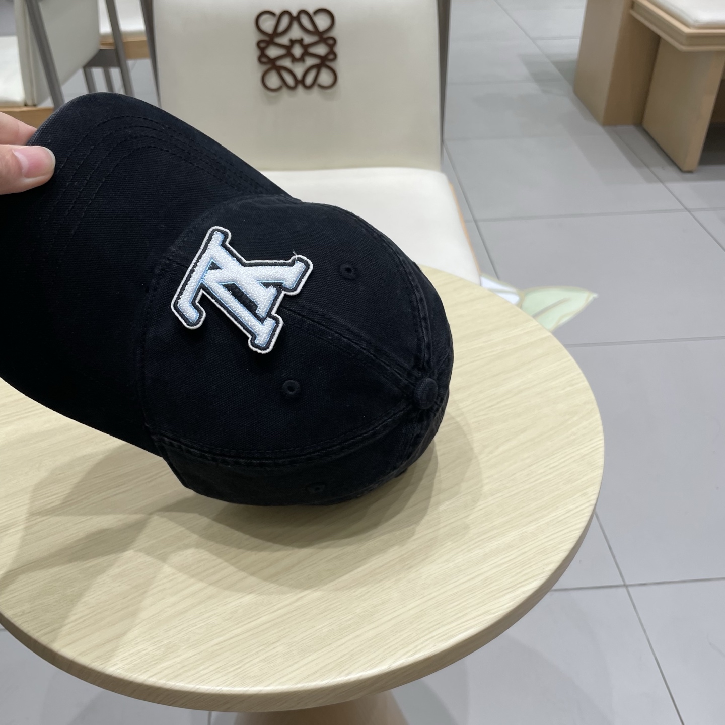 路易威登棒球帽LouisVuitton👒😍新款LV棒球帽，重工打造♥完美刺绣，高端大气，百搭款🤗男女通用