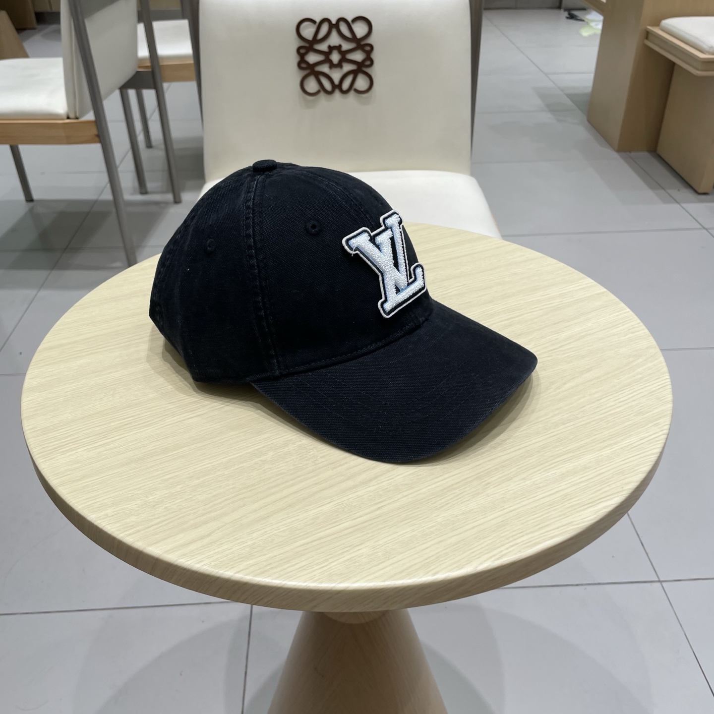 路易威登棒球帽LouisVuitton👒😍新款LV棒球帽，重工打造♥完美刺绣，高端大气，百搭款🤗男女通用