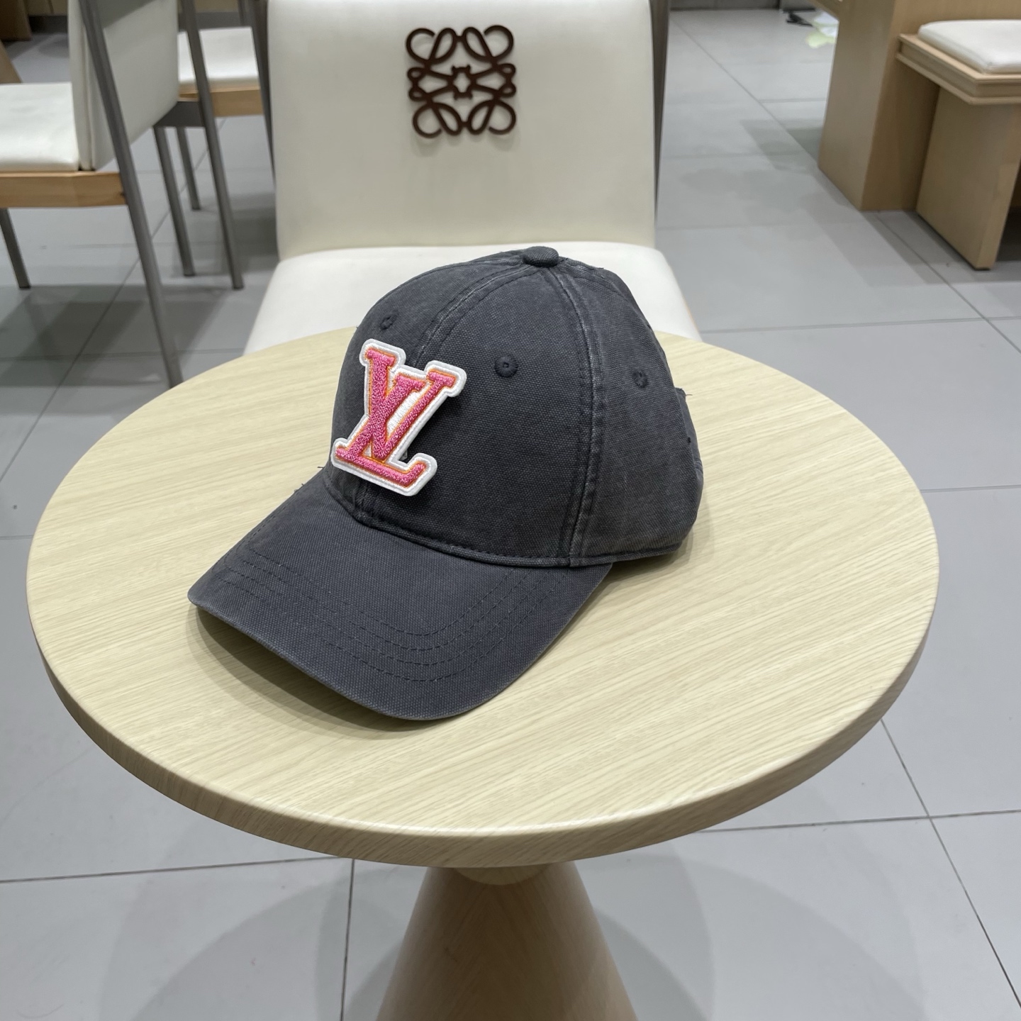 路易威登棒球帽LouisVuitton👒😍新款LV棒球帽，重工打造♥完美刺绣，高端大气，百搭款🤗男女通用