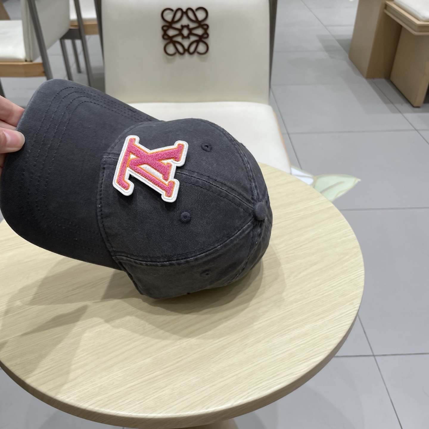 路易威登棒球帽LouisVuitton👒😍新款LV棒球帽，重工打造♥完美刺绣，高端大气，百搭款🤗男女通用