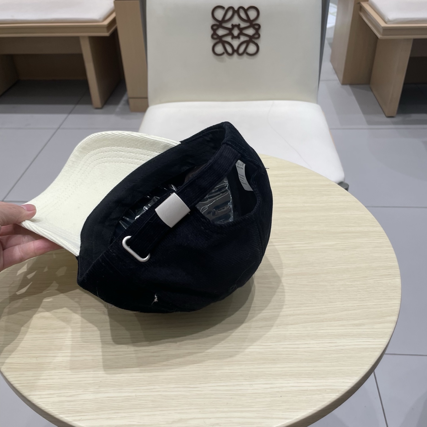  LV路易威登拼色秋冬本专柜爆款灯芯绒棒球帽  重工打造♥️高端大气，百搭款🤗男女通用！