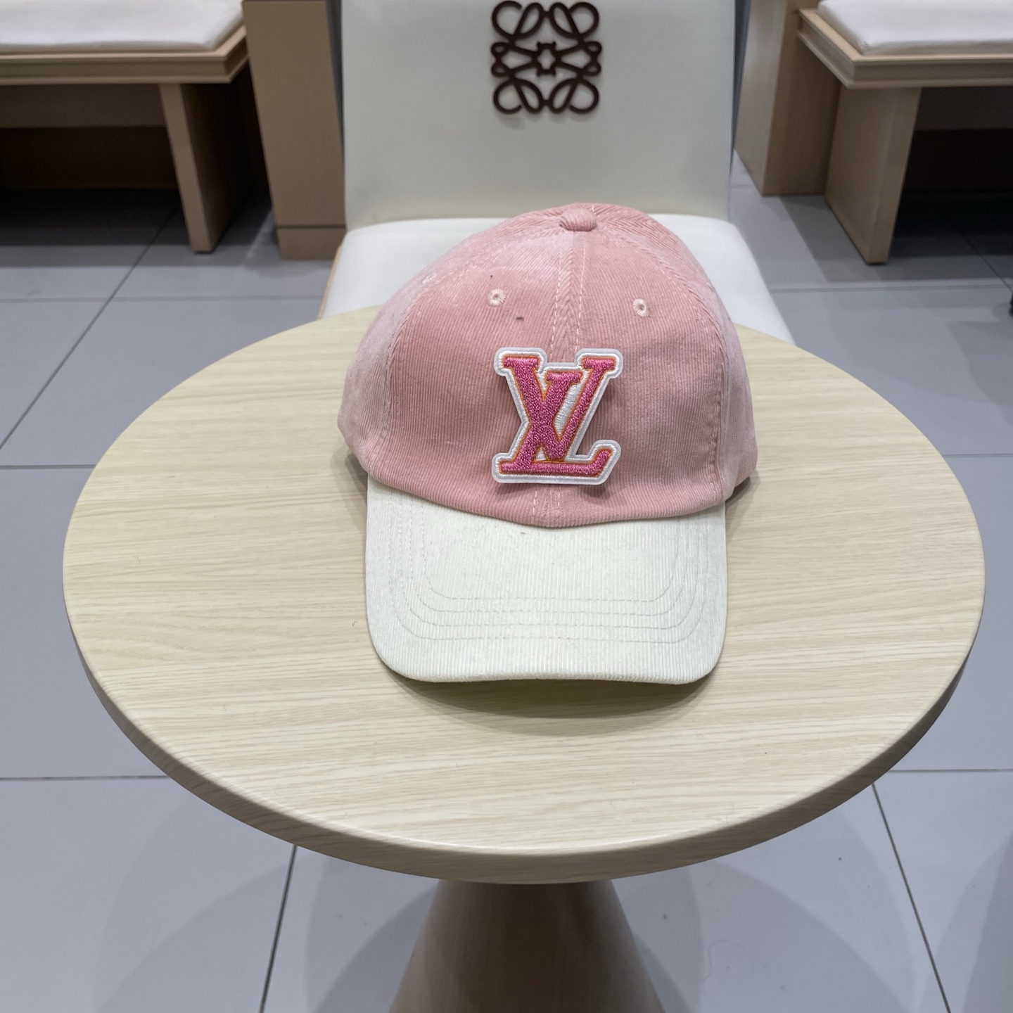  LV路易威登拼色秋冬本专柜爆款灯芯绒棒球帽  重工打造♥️高端大气，百搭款🤗男女通用！