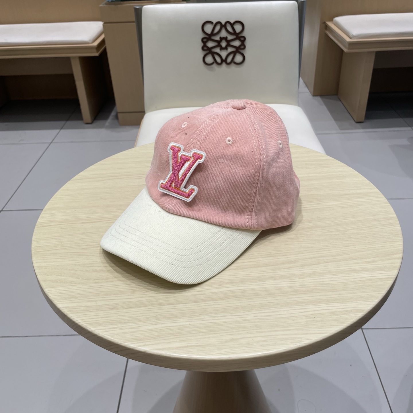  LV路易威登拼色秋冬本专柜爆款灯芯绒棒球帽  重工打造♥️高端大气，百搭款🤗男女通用！