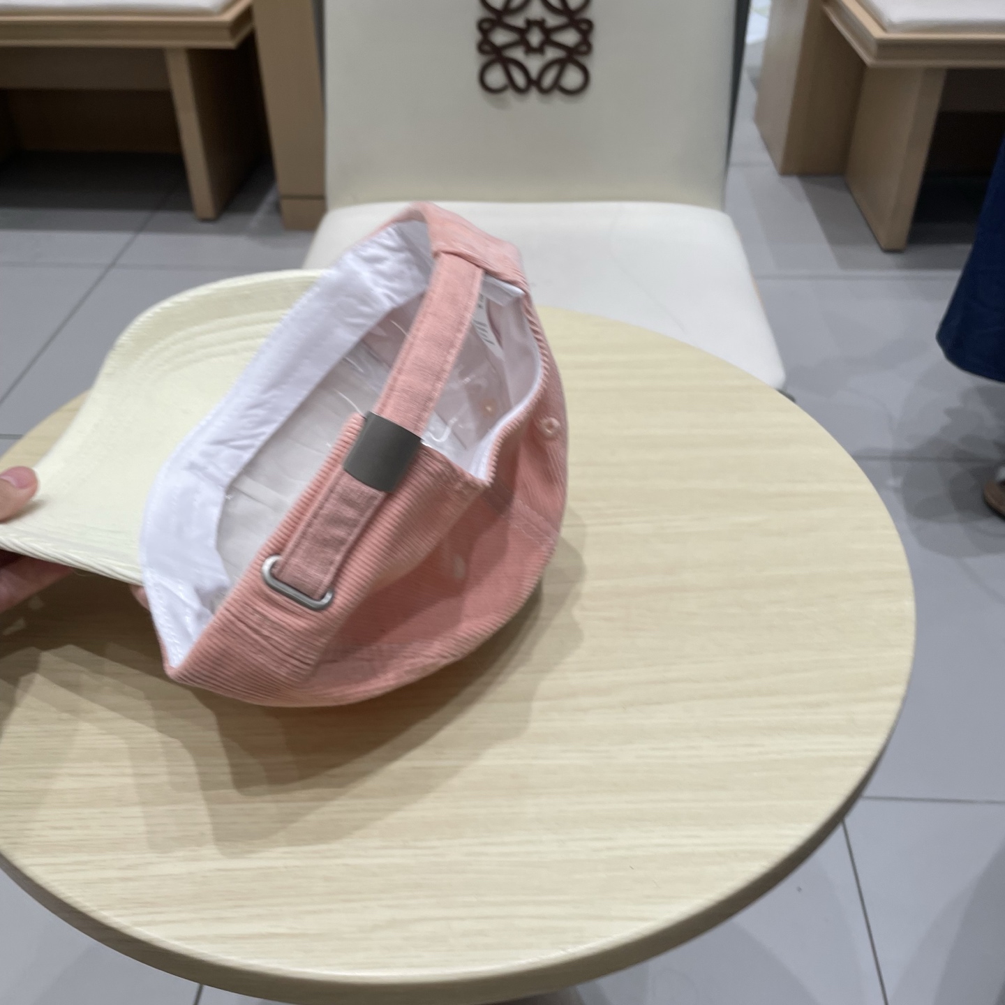  LV路易威登拼色秋冬本专柜爆款灯芯绒棒球帽  重工打造♥️高端大气，百搭款🤗男女通用！