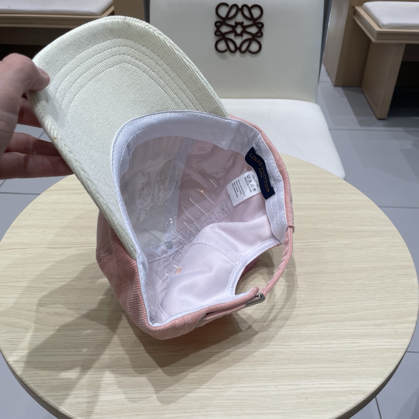  LV路易威登拼色秋冬本专柜爆款灯芯绒棒球帽  重工打造♥️高端大气，百搭款🤗男女通用！