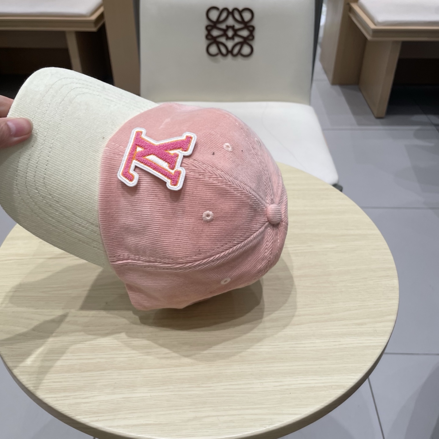  LV路易威登拼色秋冬本专柜爆款灯芯绒棒球帽  重工打造♥️高端大气，百搭款🤗男女通用！