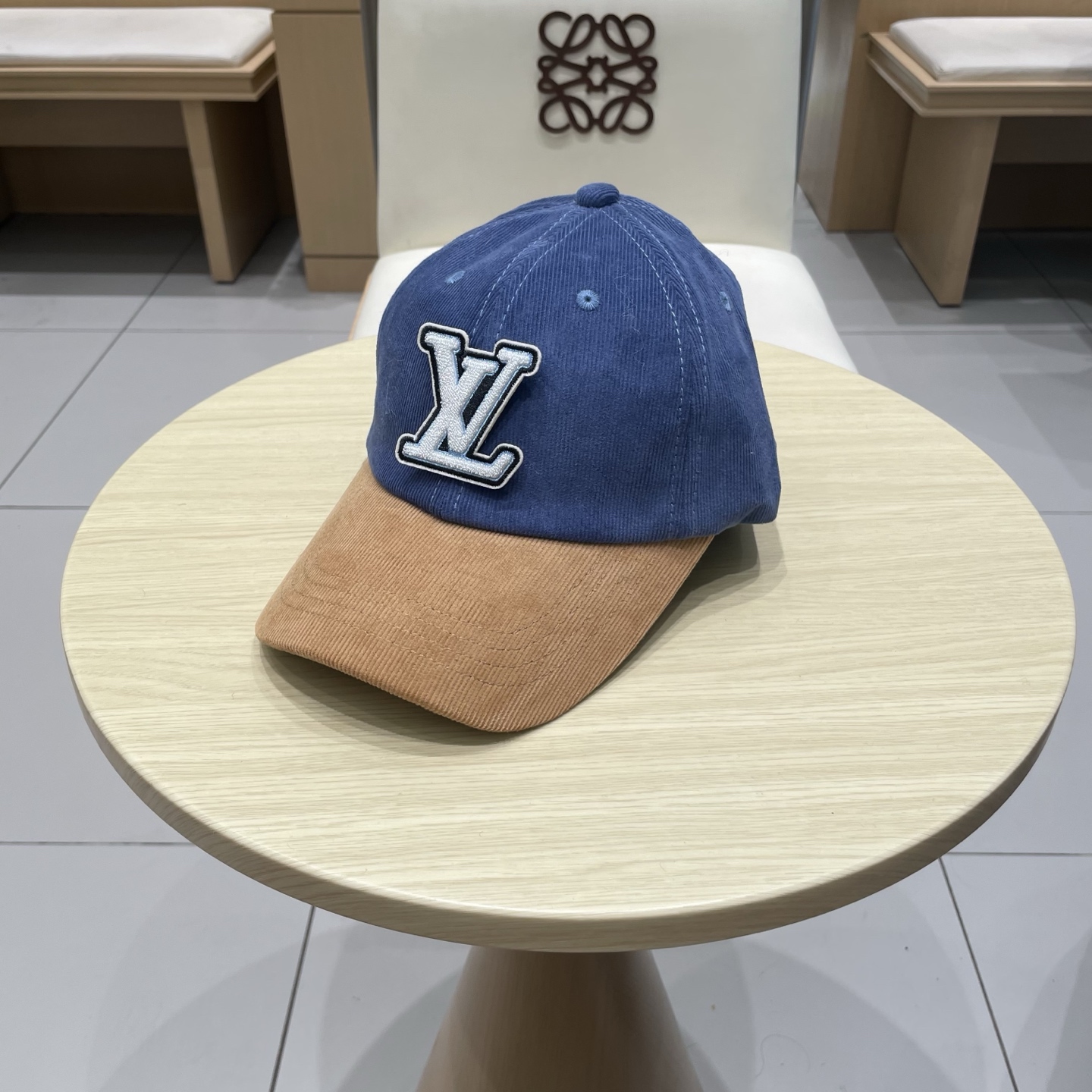  LV路易威登拼色秋冬本专柜爆款灯芯绒棒球帽  重工打造♥️高端大气，百搭款🤗男女通用！