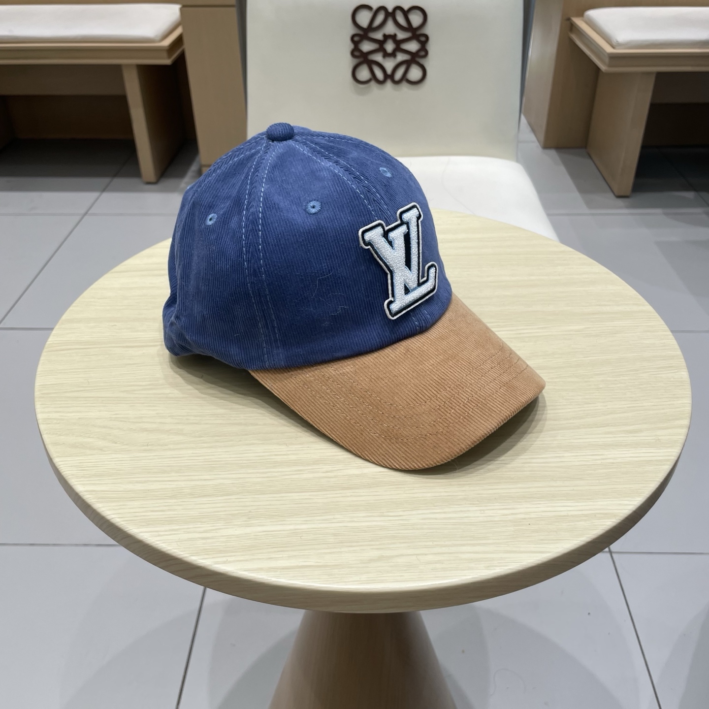  LV路易威登拼色秋冬本专柜爆款灯芯绒棒球帽  重工打造♥️高端大气，百搭款🤗男女通用！