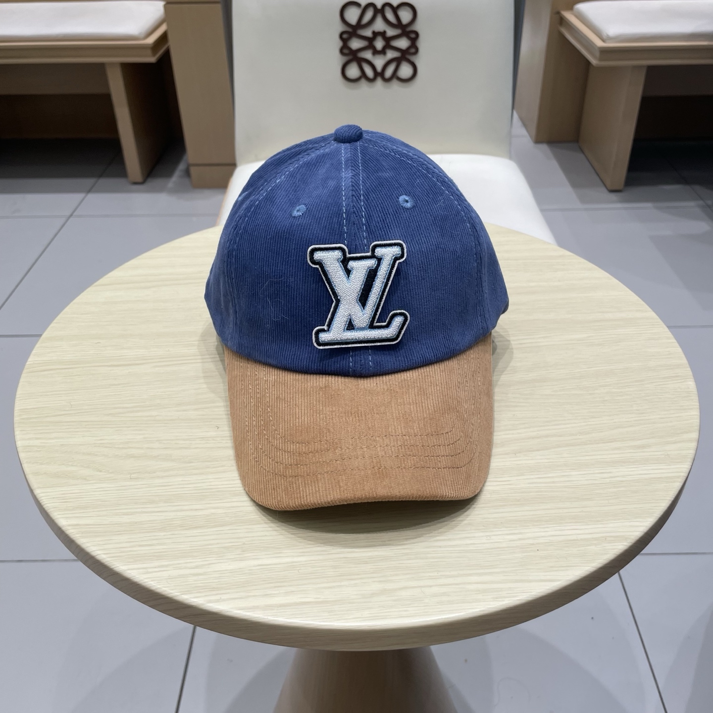  LV路易威登拼色秋冬本专柜爆款灯芯绒棒球帽  重工打造♥️高端大气，百搭款🤗男女通用！