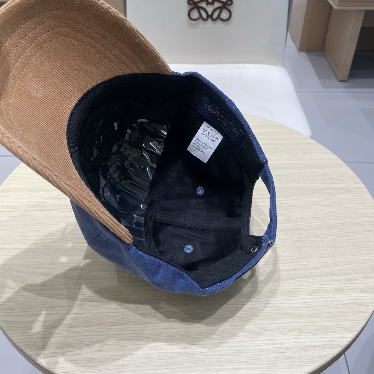  LV路易威登拼色秋冬本专柜爆款灯芯绒棒球帽  重工打造♥️高端大气，百搭款🤗男女通用！