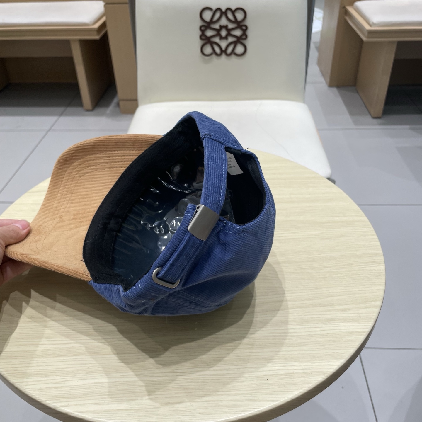  LV路易威登拼色秋冬本专柜爆款灯芯绒棒球帽  重工打造♥️高端大气，百搭款🤗男女通用！