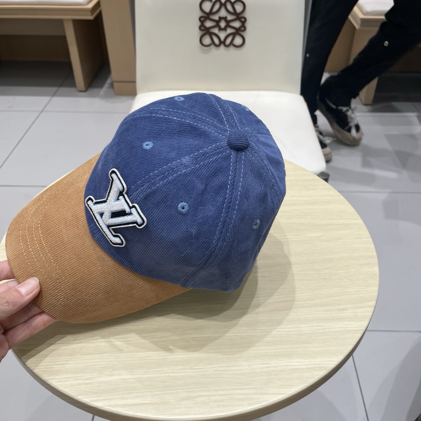  LV路易威登拼色秋冬本专柜爆款灯芯绒棒球帽  重工打造♥️高端大气，百搭款🤗男女通用！