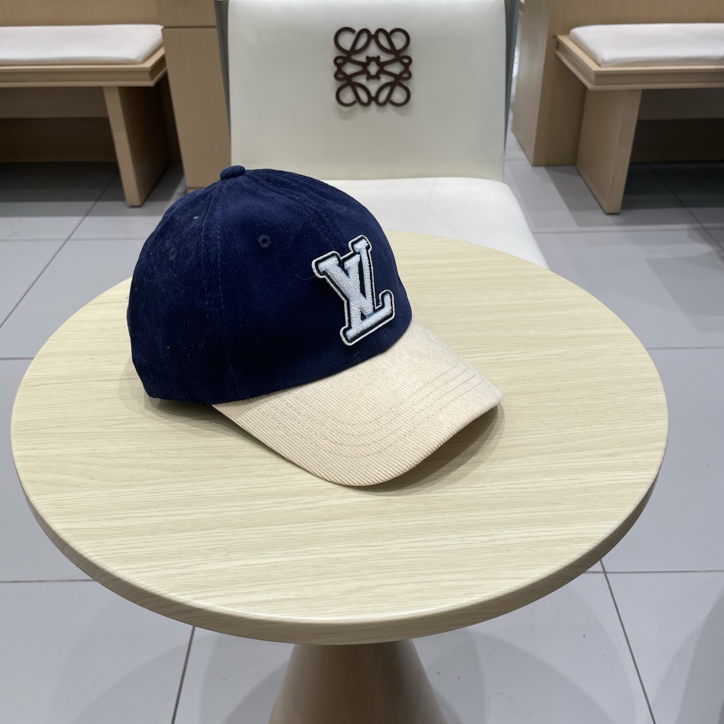  LV路易威登拼色秋冬本专柜爆款灯芯绒棒球帽  重工打造♥️高端大气，百搭款🤗男女通用！