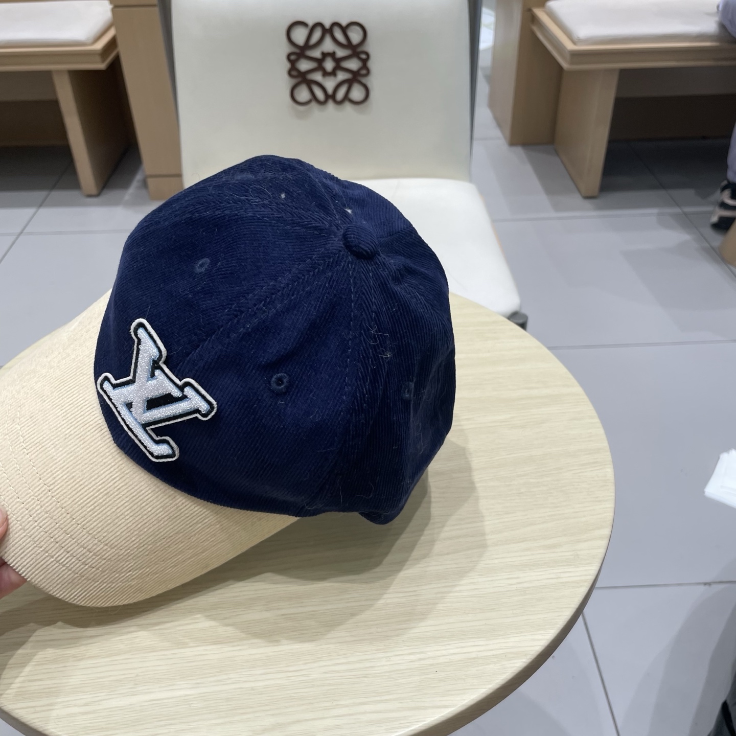  LV路易威登拼色秋冬本专柜爆款灯芯绒棒球帽  重工打造♥️高端大气，百搭款🤗男女通用！