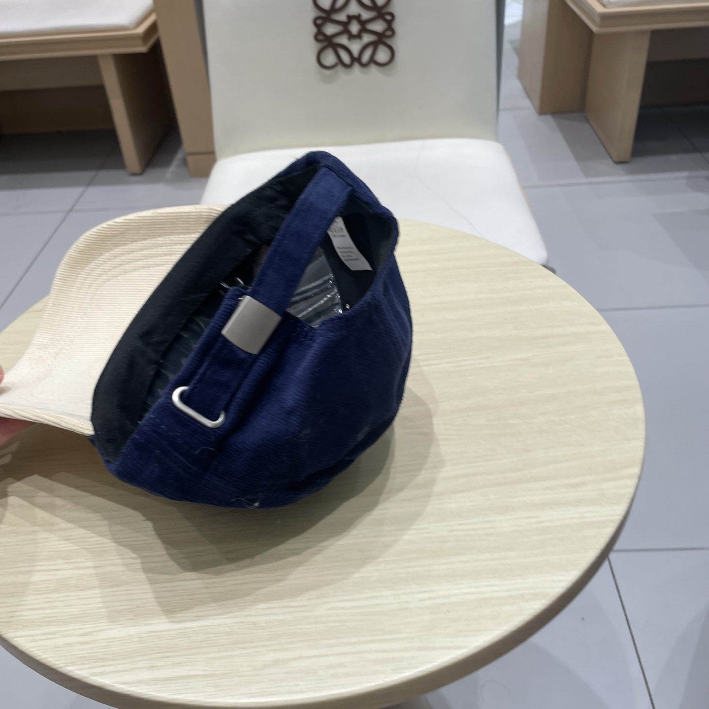  LV路易威登拼色秋冬本专柜爆款灯芯绒棒球帽  重工打造♥️高端大气，百搭款🤗男女通用！