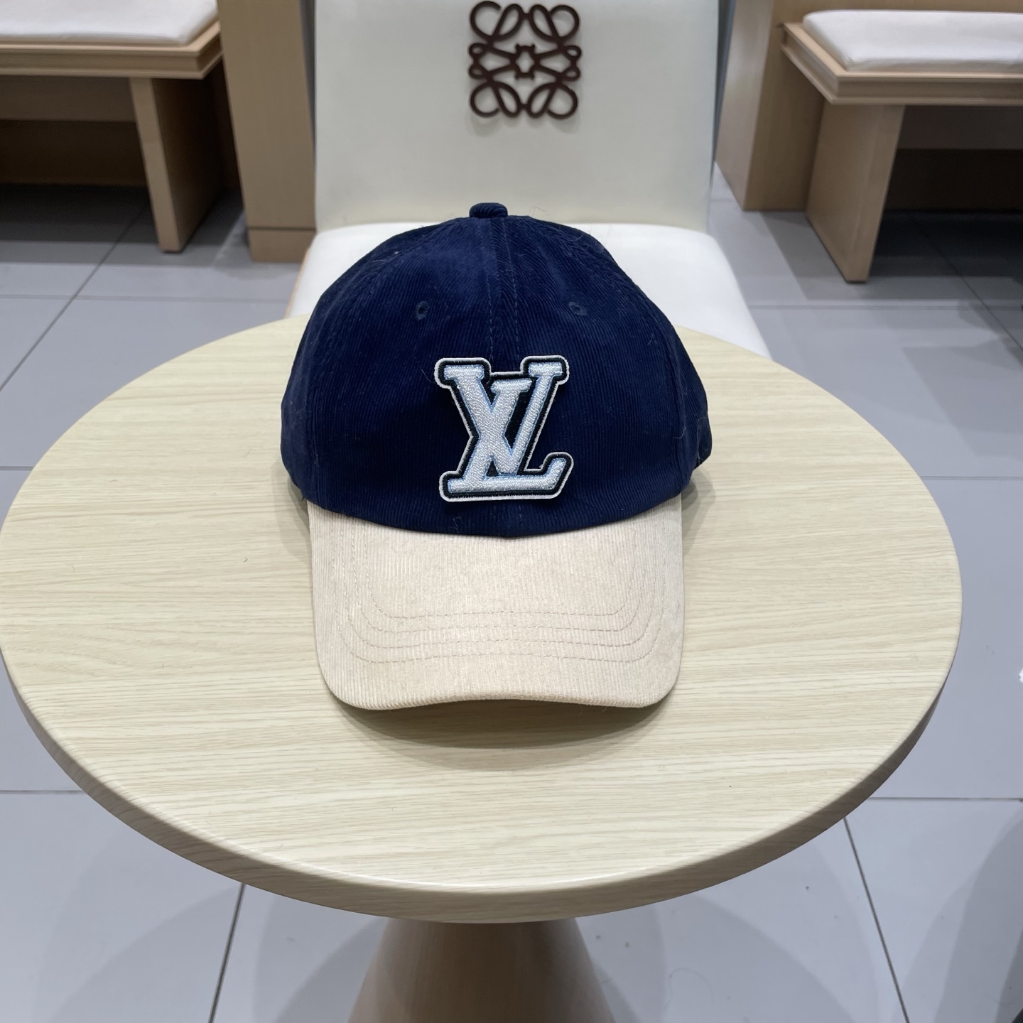  LV路易威登拼色秋冬本专柜爆款灯芯绒棒球帽  重工打造♥️高端大气，百搭款🤗男女通用！