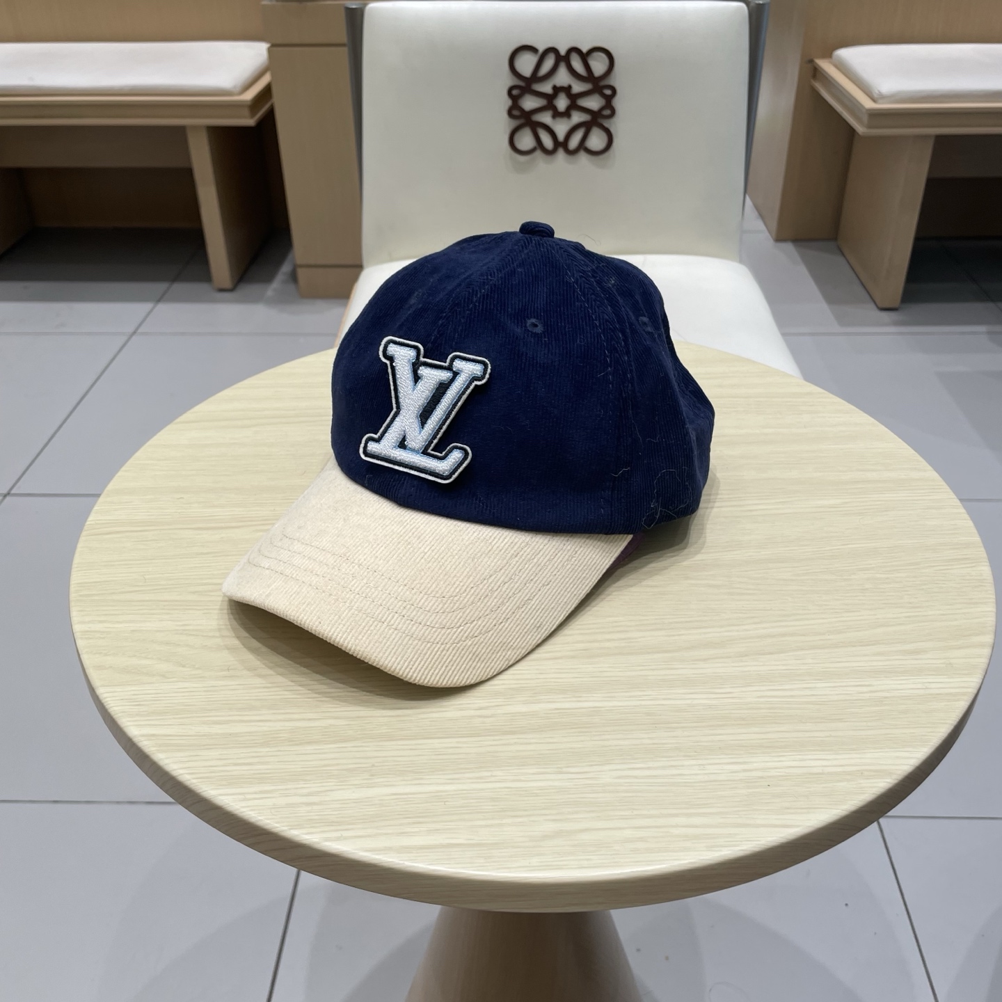  LV路易威登拼色秋冬本专柜爆款灯芯绒棒球帽  重工打造♥️高端大气，百搭款🤗男女通用！