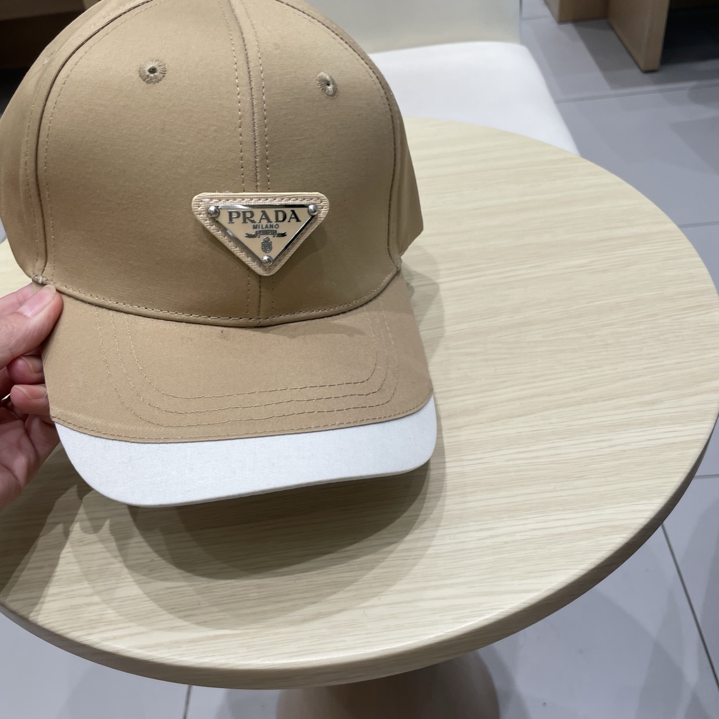 🆕RADA 普拉达 新品棒球帽 代购版本！时尚潮流，高端做工！非一般的品质，细节看实拍哦
”