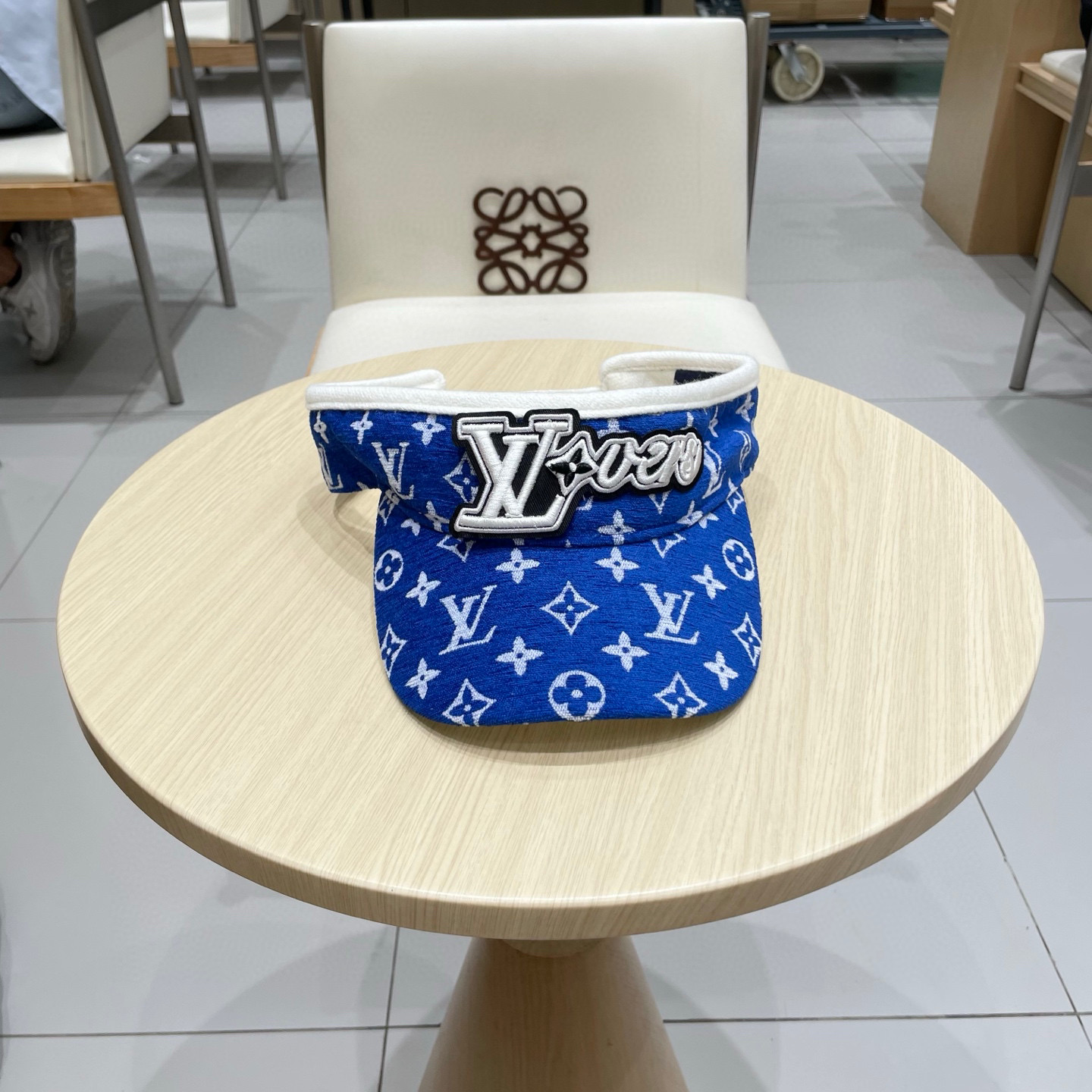  LV路易威登原单刺绣空顶遮阳帽 专柜热卖款纯棉内里，轻盈透气。完美版型，对格精准无误，原厂品质，独家实