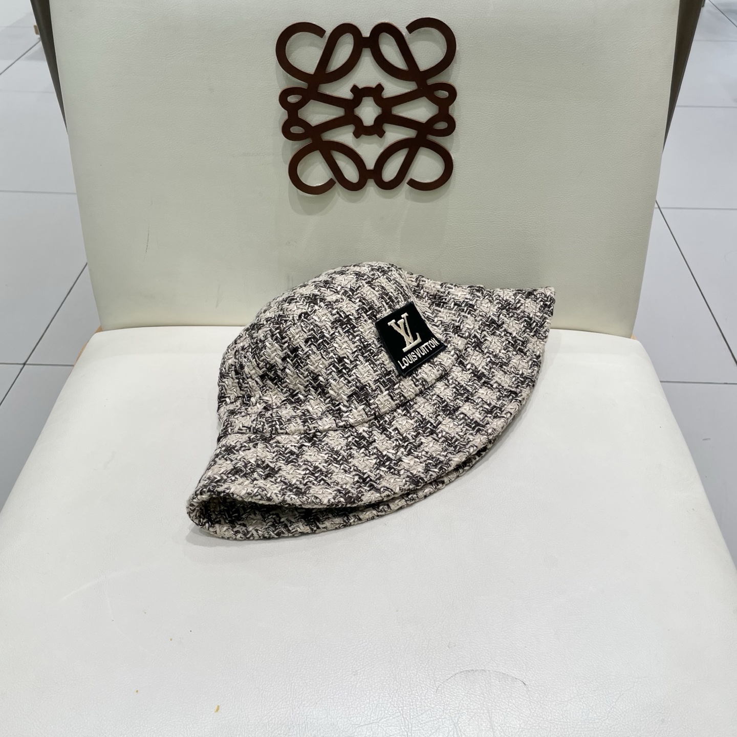 Lv路易威登2025新款韩版格子渔夫帽女秋冬复古百搭显脸小水桶帽盆帽帽子潮