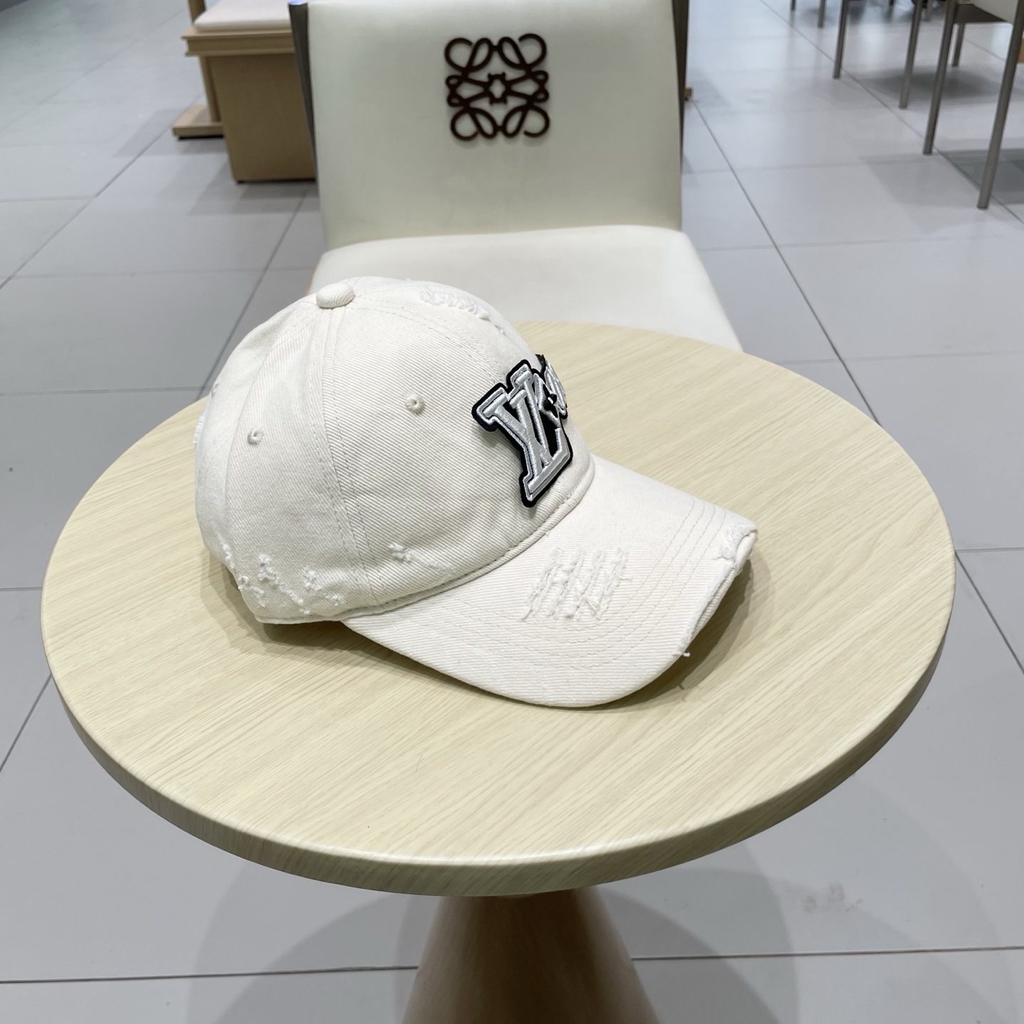  路易威登棒球帽LouisVuitton👒😍秋款新款LV棒球帽，重工打造♥高端大气