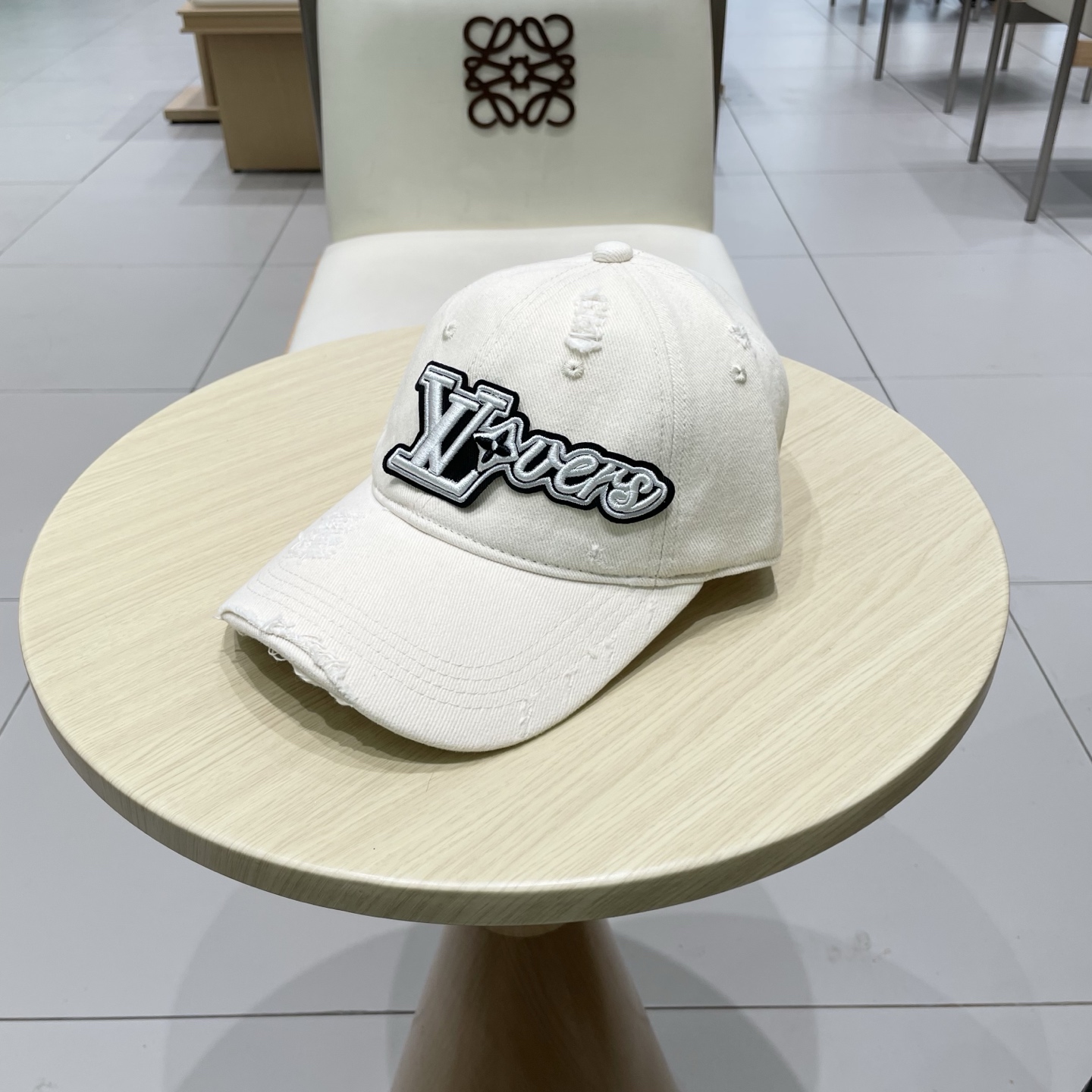  路易威登棒球帽LouisVuitton👒😍秋款新款LV棒球帽，重工打造♥高端大气