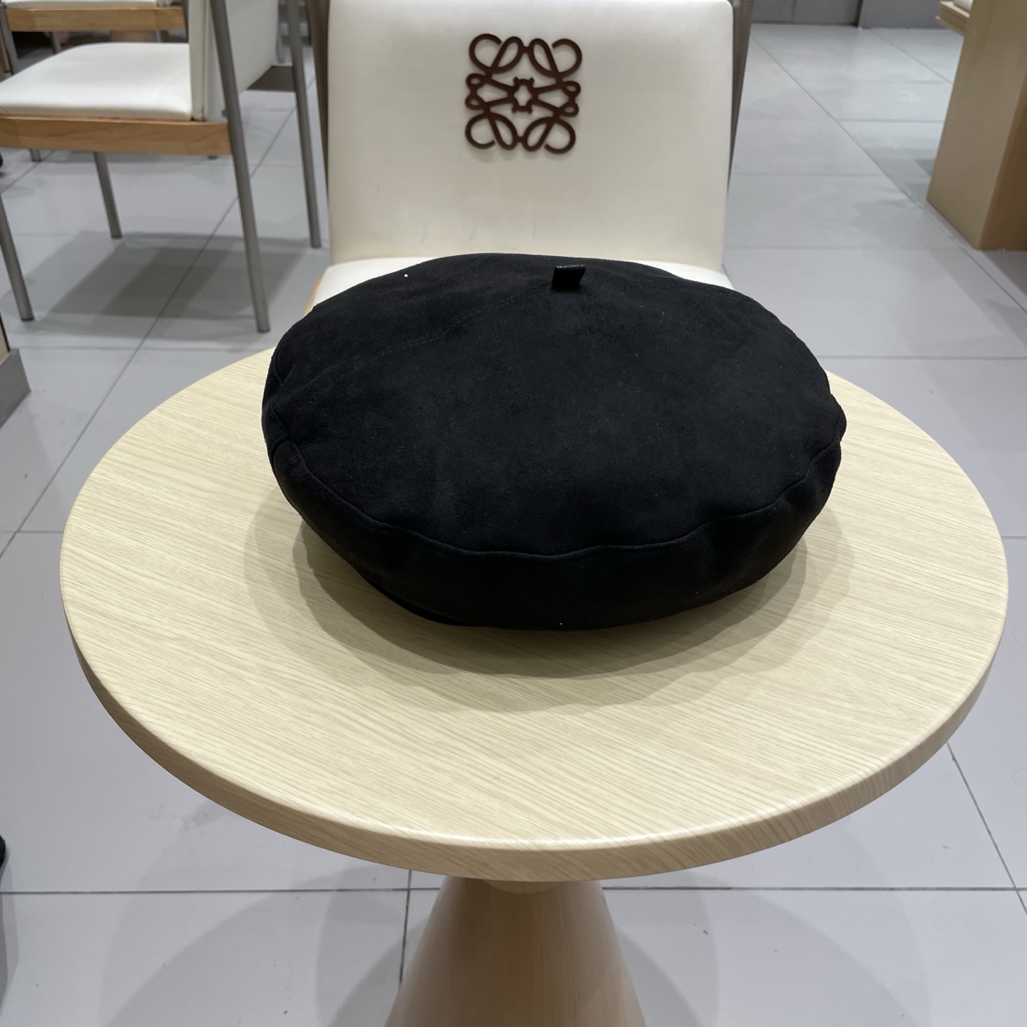  CHANEL香奈儿新款贝雷秋款帽🔸 节假日旅游带它出去美美哒❕  中古款哟.这种帽子不容易撞款 😬 现