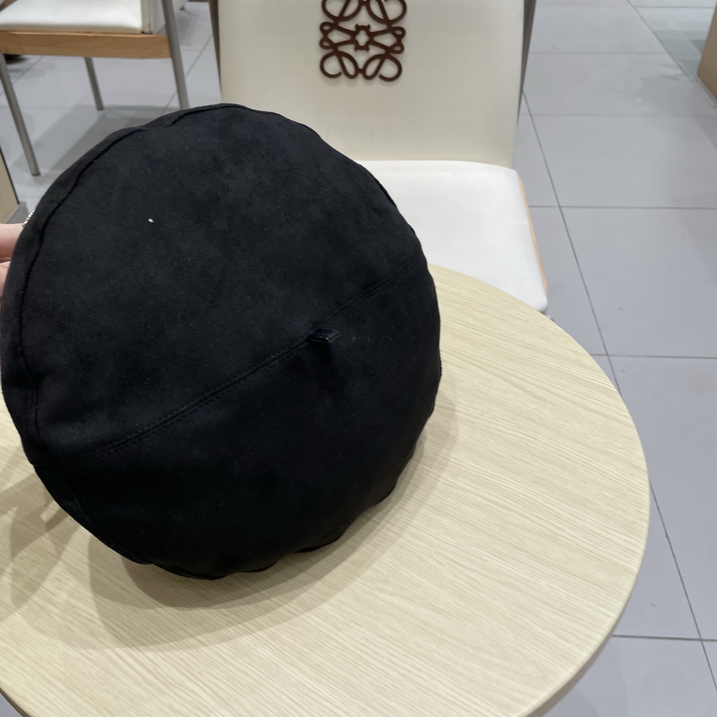  CHANEL香奈儿新款贝雷秋款帽🔸 节假日旅游带它出去美美哒❕  中古款哟.这种帽子不容易撞款 😬 现