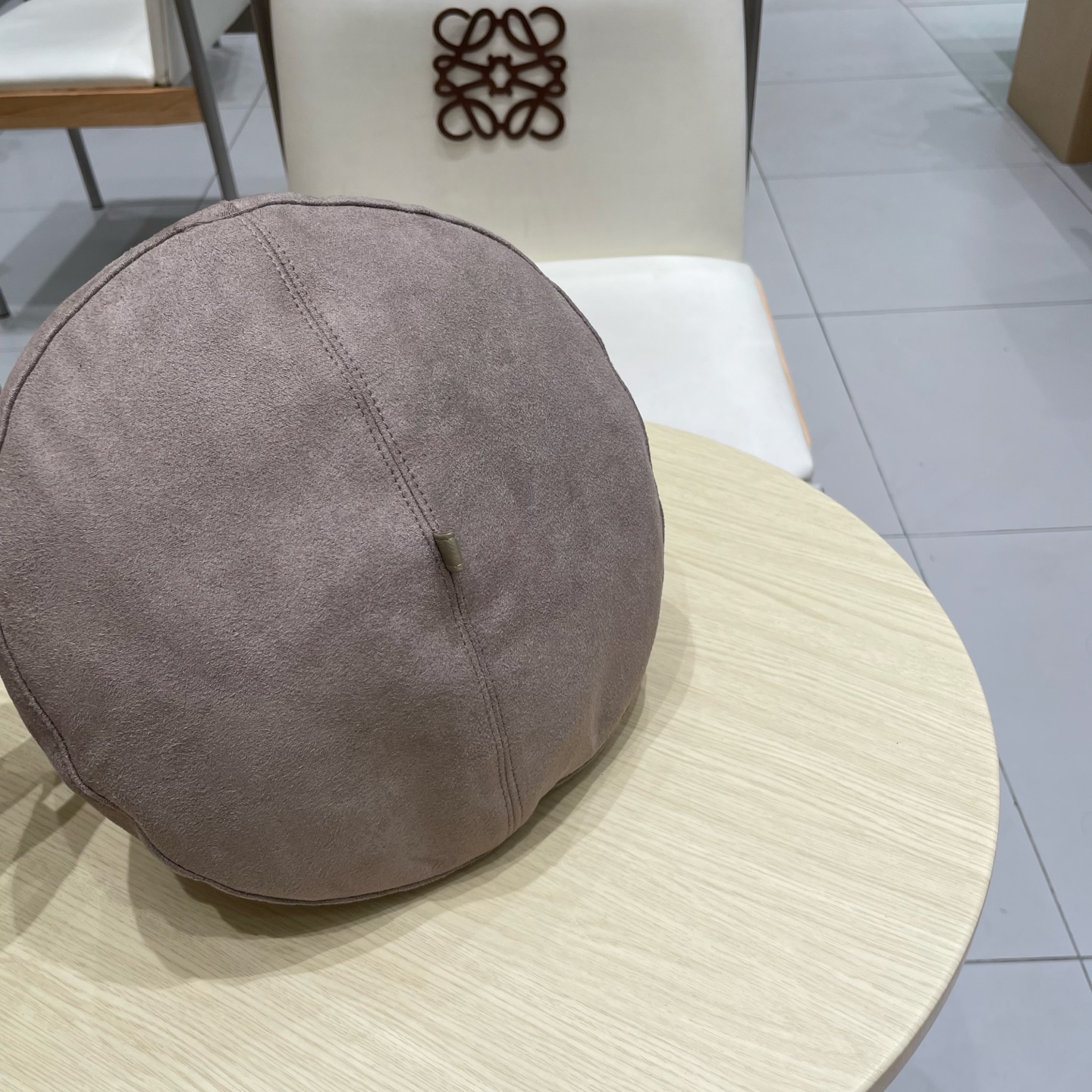  CHANEL香奈儿新款贝雷秋款帽🔸 节假日旅游带它出去美美哒❕  中古款哟.这种帽子不容易撞款 😬 现