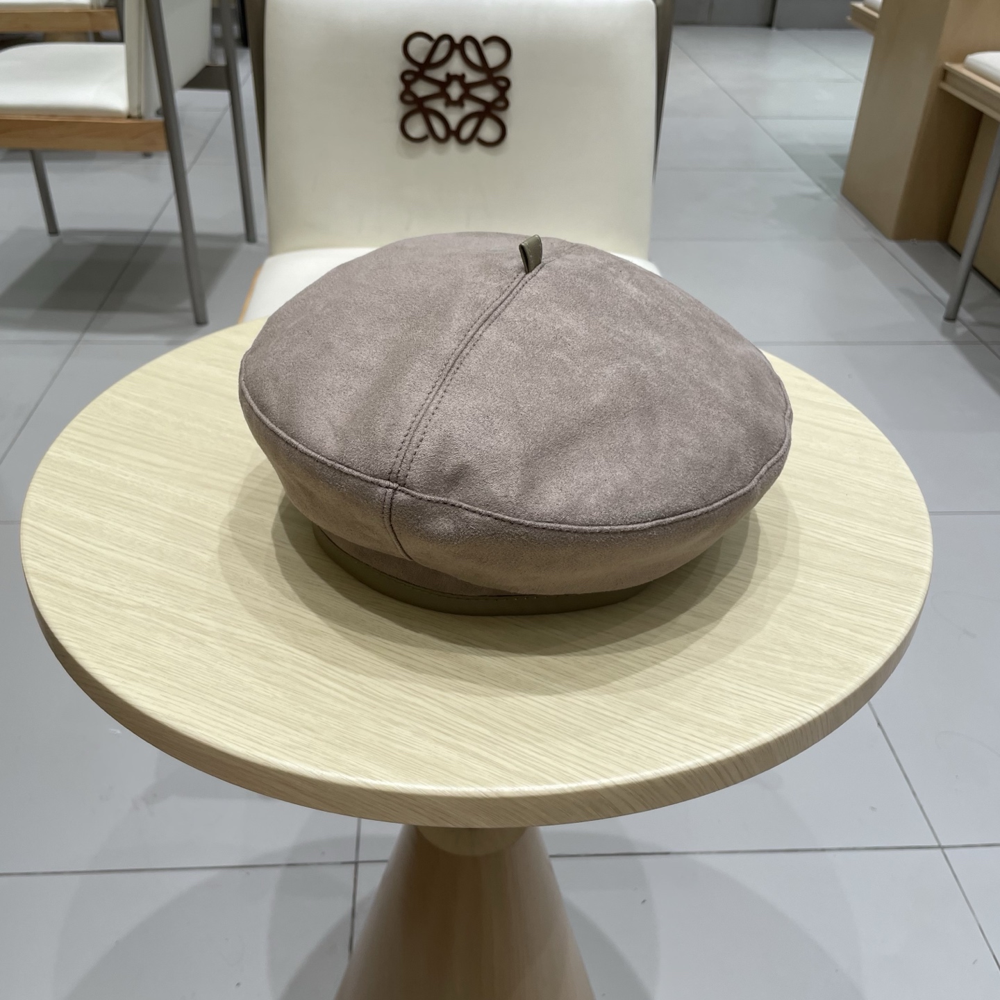  CHANEL香奈儿新款贝雷秋款帽🔸 节假日旅游带它出去美美哒❕  中古款哟.这种帽子不容易撞款 😬 现