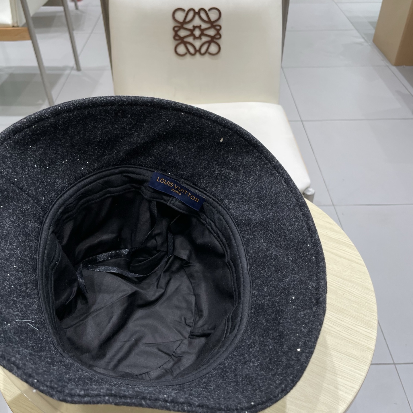 Lv路易威登秋冬新款设计感优雅渔夫帽素颜遮阳显脸小气质盆帽网红