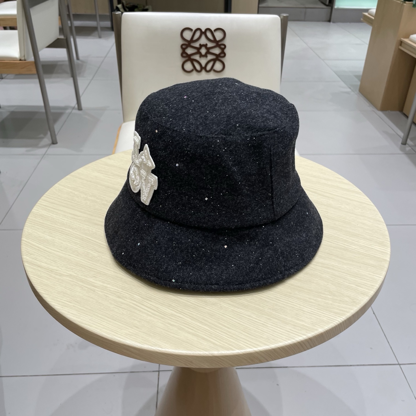 Lv路易威登秋冬新款设计感优雅渔夫帽素颜遮阳显脸小气质盆帽网红