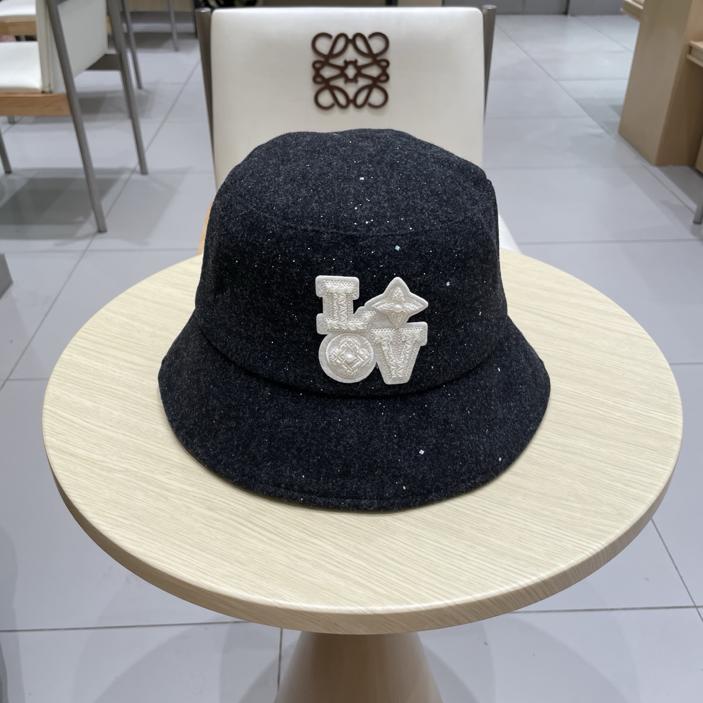 Lv路易威登秋冬新款设计感优雅渔夫帽素颜遮阳显脸小气质盆帽网红