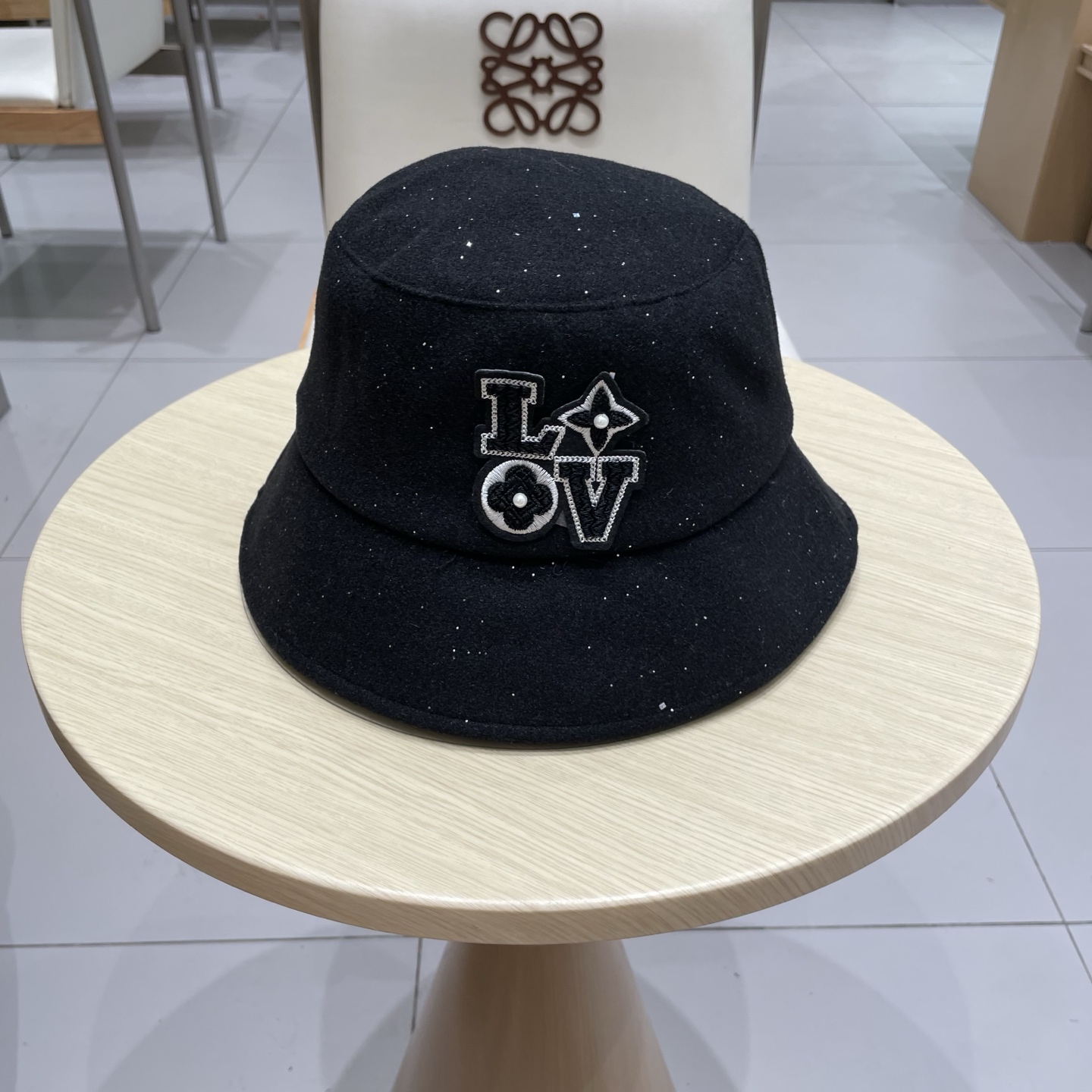 Lv路易威登秋冬新款设计感优雅渔夫帽素颜遮阳显脸小气质盆帽网红