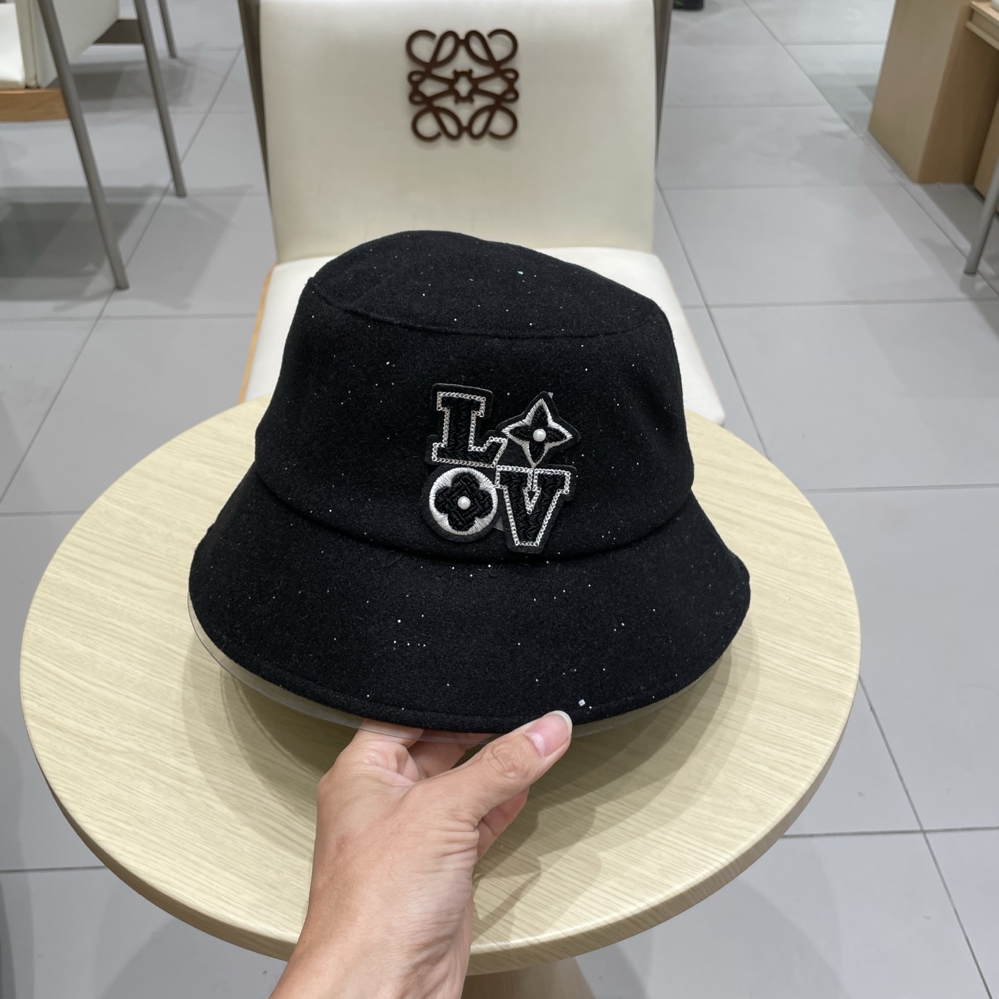 Lv路易威登秋冬新款设计感优雅渔夫帽素颜遮阳显脸小气质盆帽网红