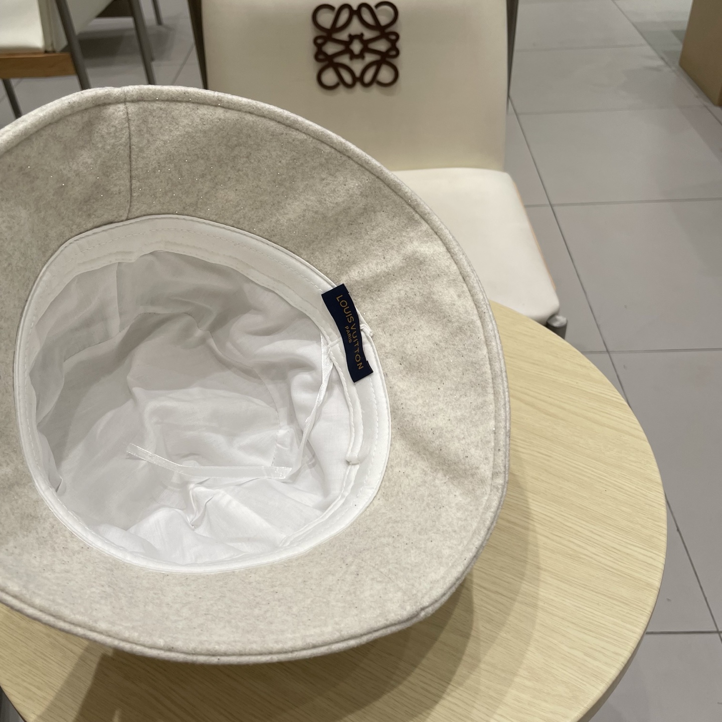 Lv路易威登秋冬新款设计感优雅渔夫帽素颜遮阳显脸小气质盆帽网红